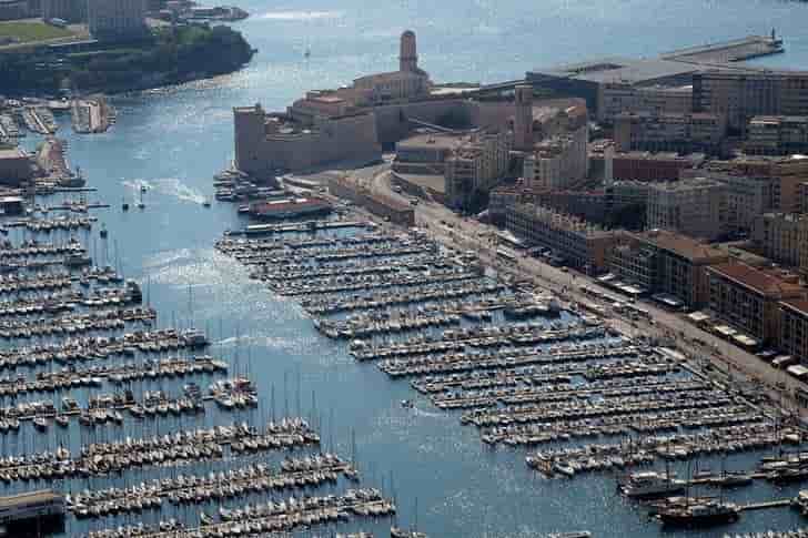 Marseille, Vieux port, sous haute surveillance pour le meeting de melenchon