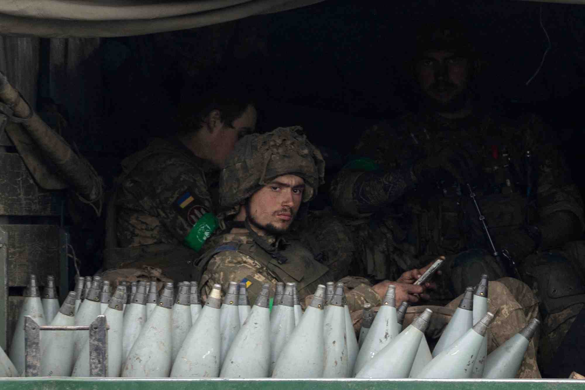 L'ukraine poursuit sa contre-offensive sur la ligne de front russe, dit le gouverneur de la region de kharkiv