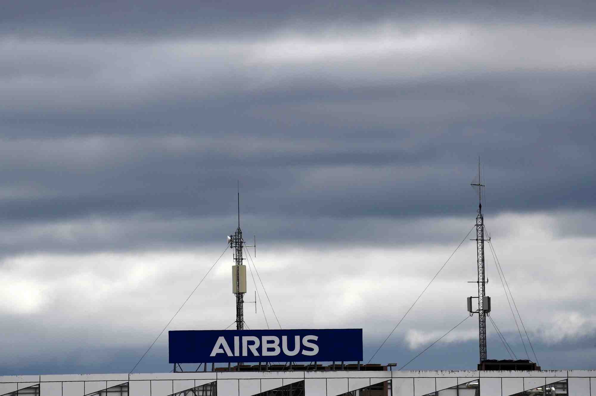 Airbus se concentre sur le scaf, mais etudie ses options, selon son pdg