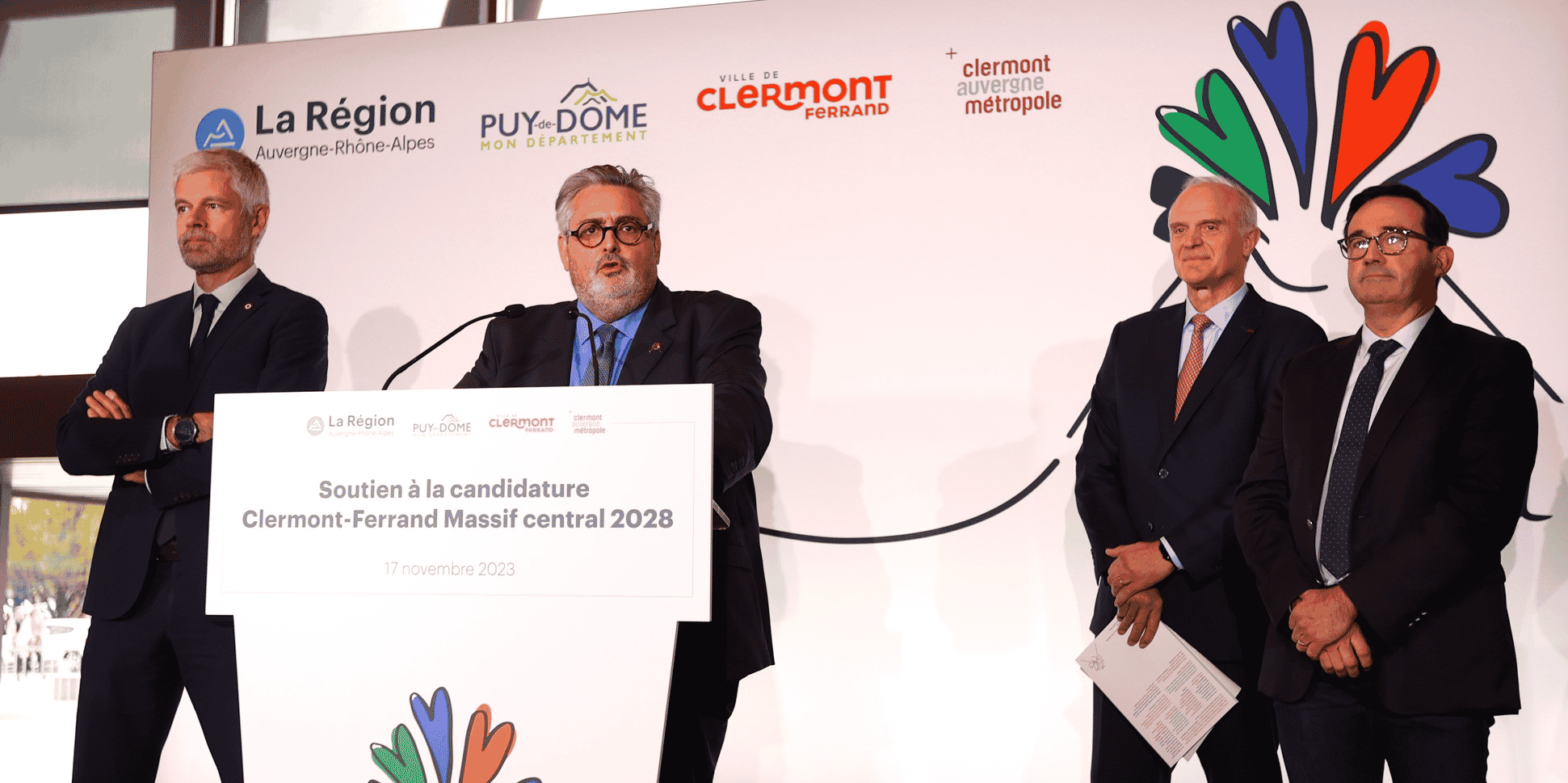 Florent Menegaux, le président du groupe Michelin (deuxième en partant de la gauche), était présent mi-novembre aux côtés des élus lors de la présentation du dossier de candidature de Clermont-Ferrand et du Massif Central.