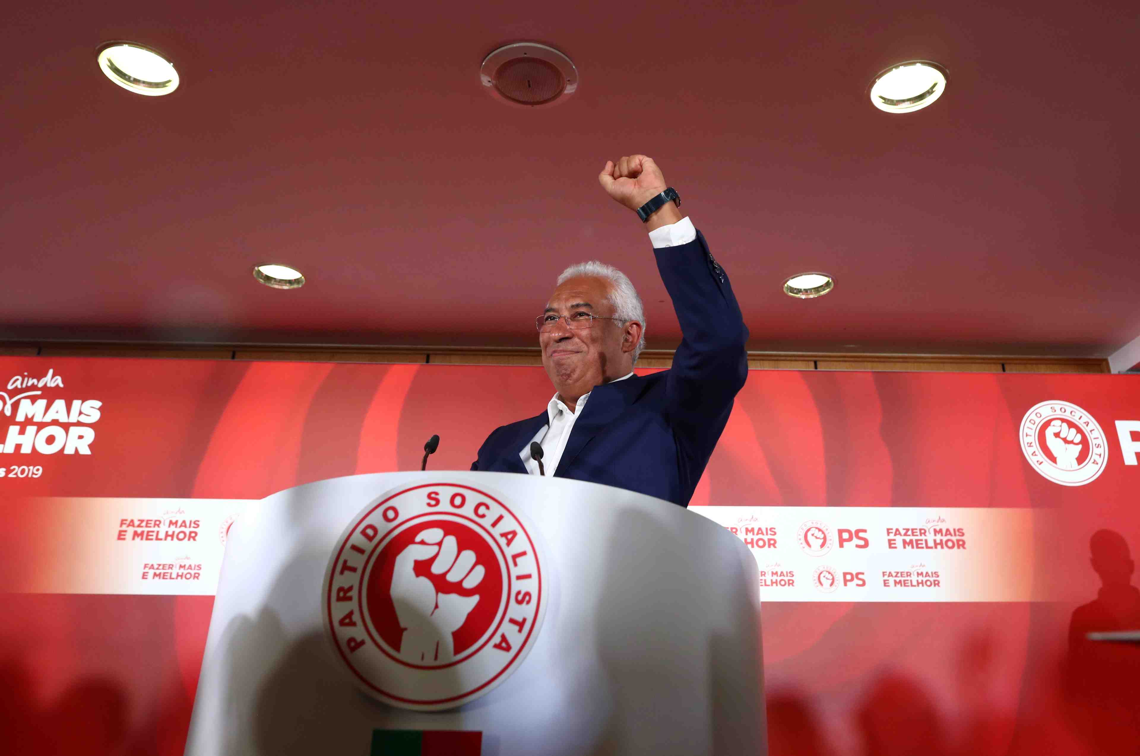 Portugal: les socialistes remportent les legislatives, sans majorite