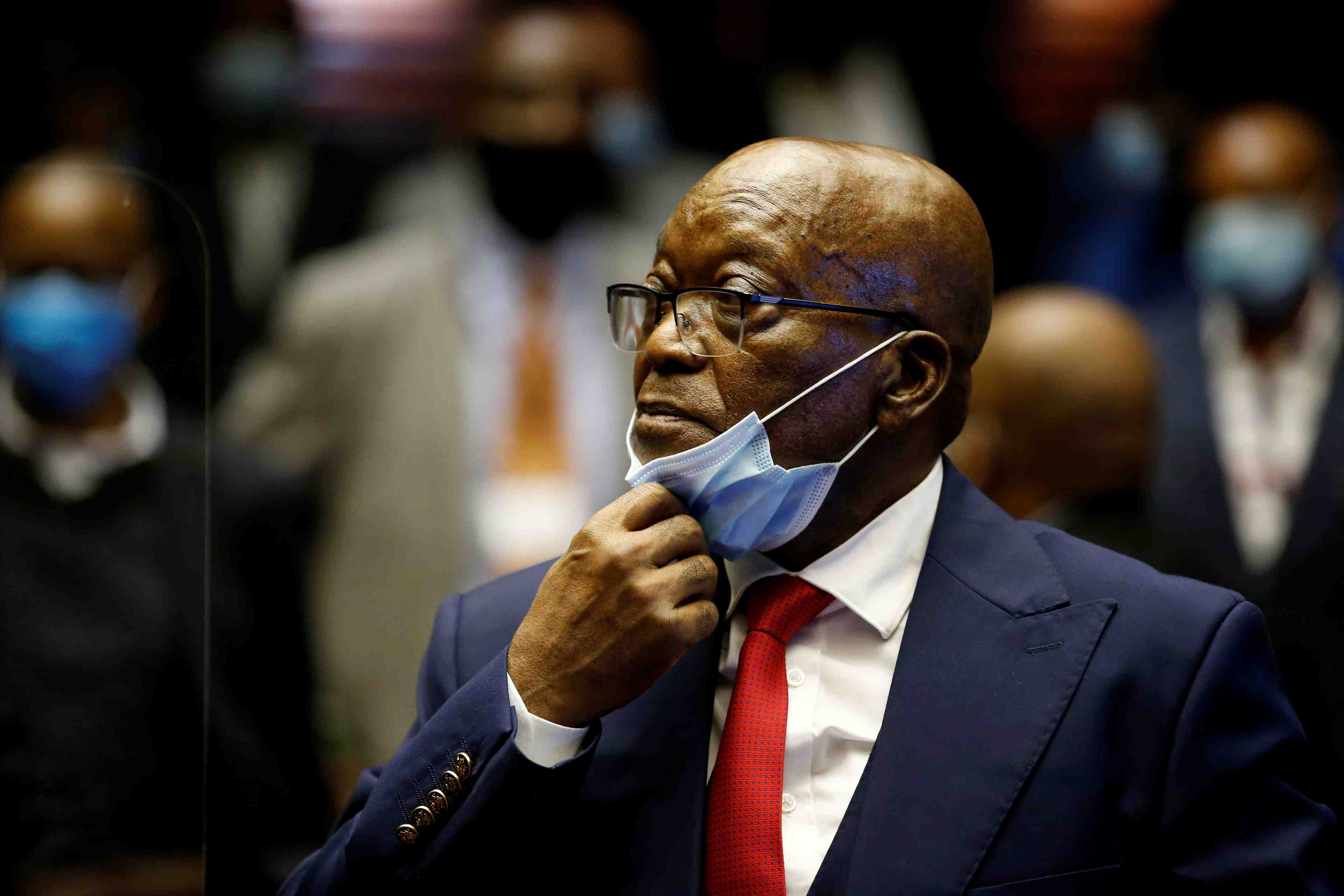 L'ex-president sud-africain jacob zuma s'est constitue prisonnier