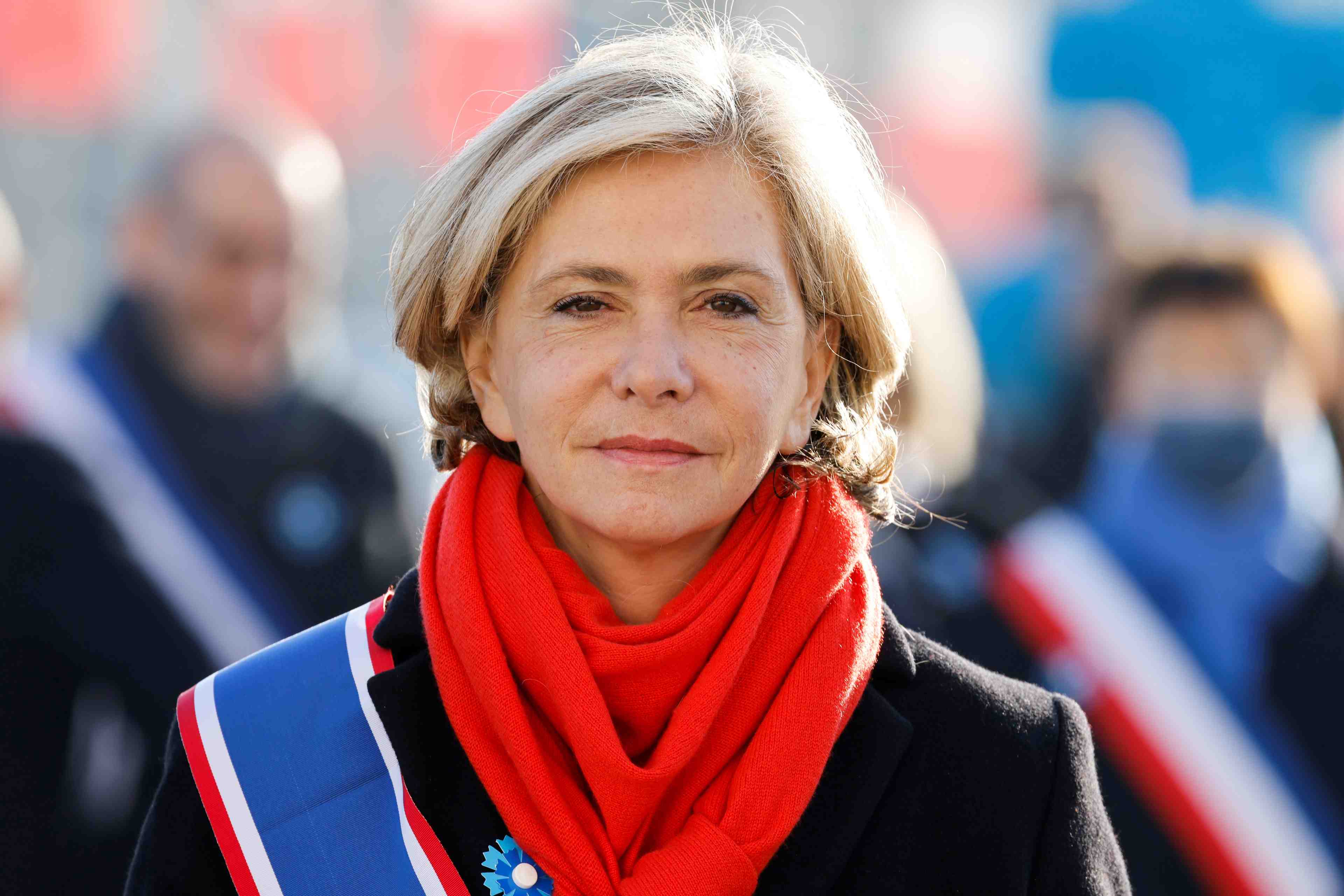 Un sondage donne pecresse devant macron au second tour de la presidentielle