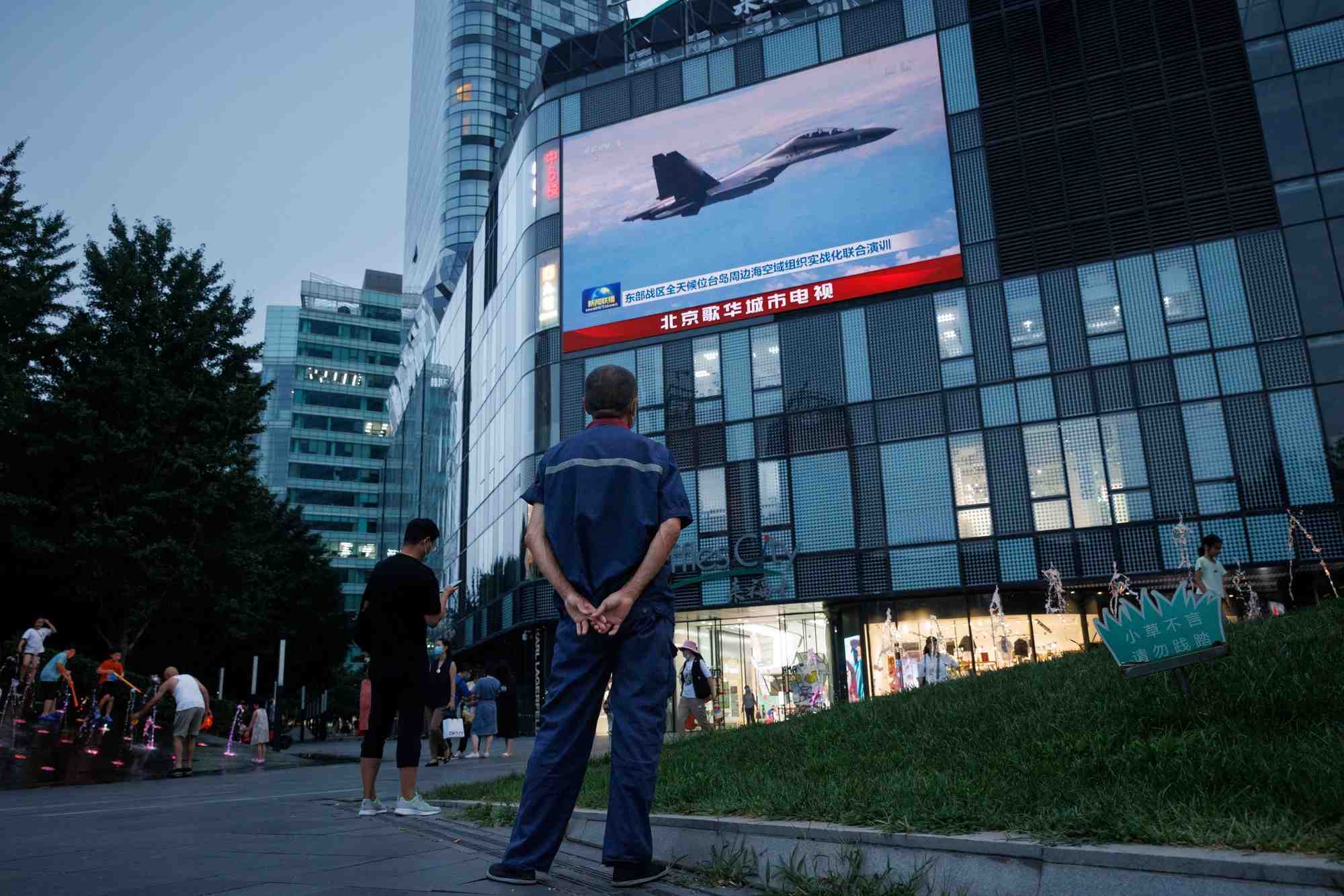 Des avions chinois franchissent la ligne mediane du detroit de taiwan