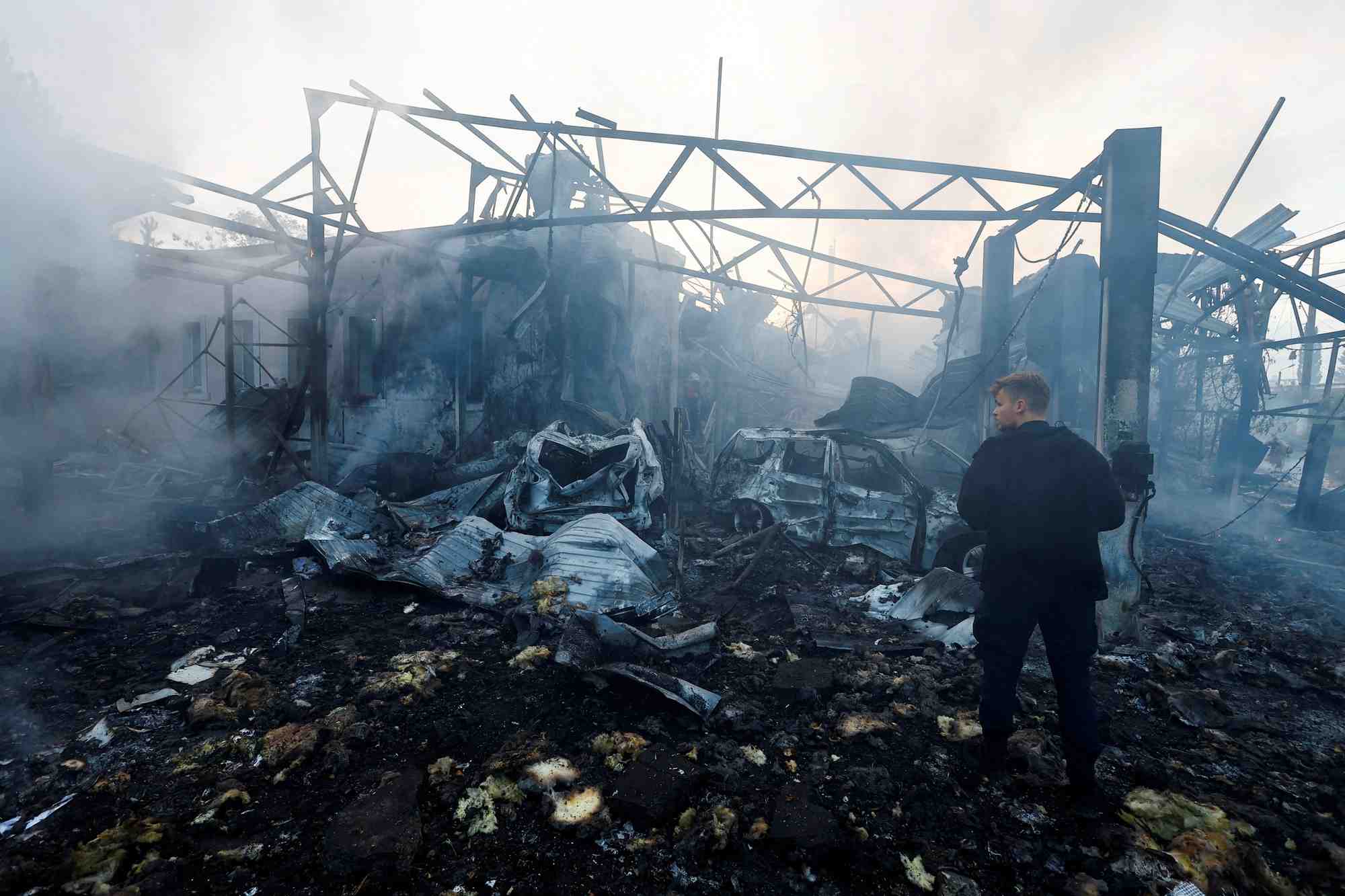 Quartier residentiel endommage par un tir de missile russe, a kyiv