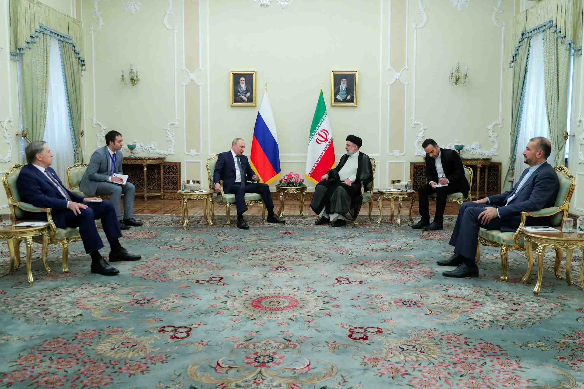 Photo d'archives du president russe, vladimir poutine, lors de la rencontre avec le president iranien, ebrahim raisi a teheran