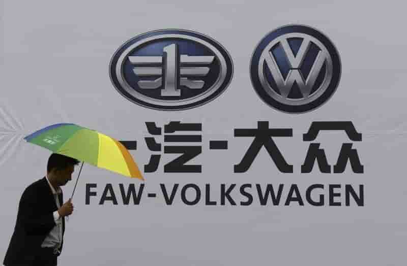 Des constructeurs automobiles reduisent leur production en chine