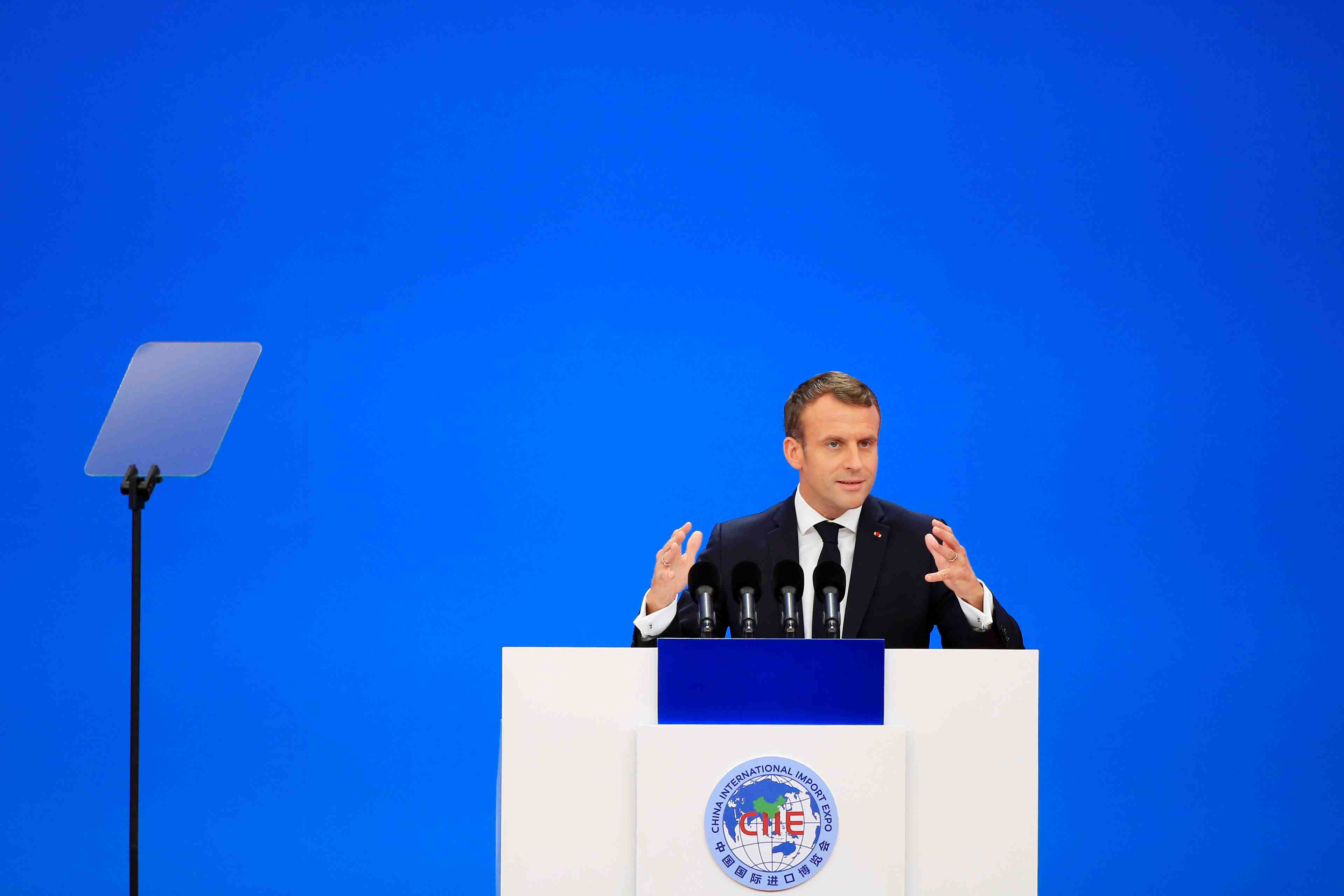 Climat: macron appelle a "etre collectivement" au rendez-vous en 2020