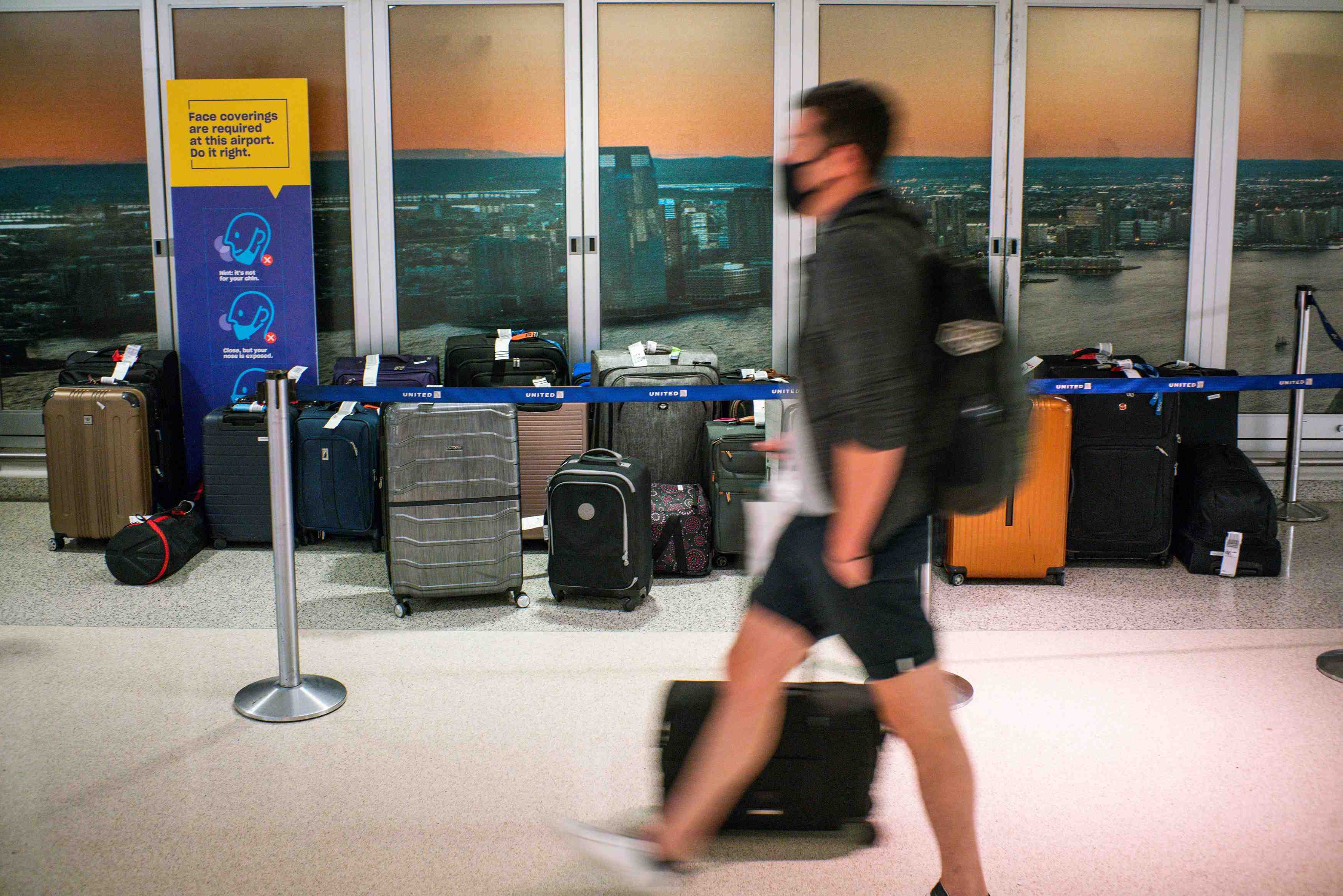 Les usa ne leveront pas immediatement les restrictions sur les voyages internationaux, selon un representant us
