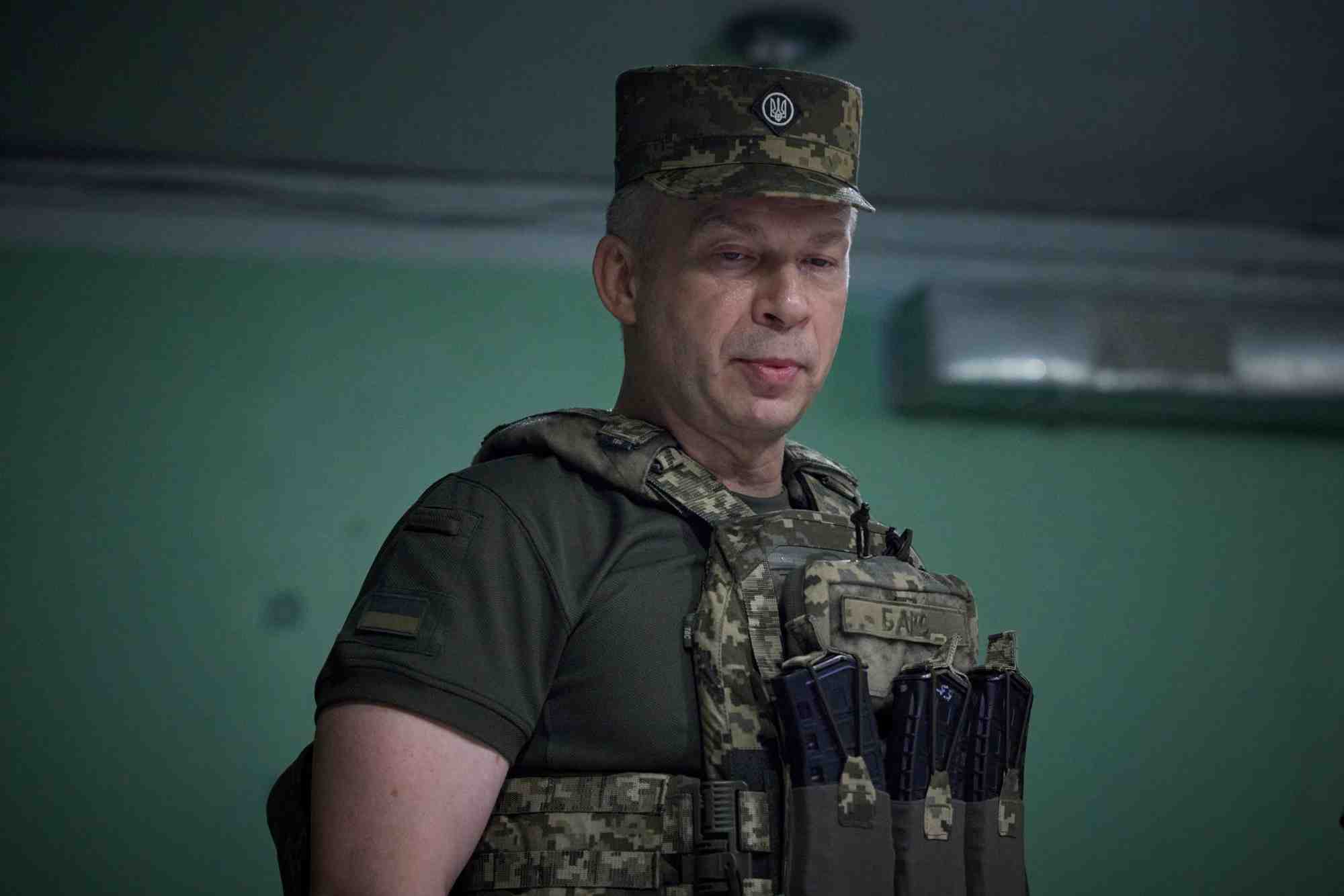 Le commandant des forces terrestres, le general de corps d'armee oleksandr syrskyi, dans la region de donetsk, en ukraine