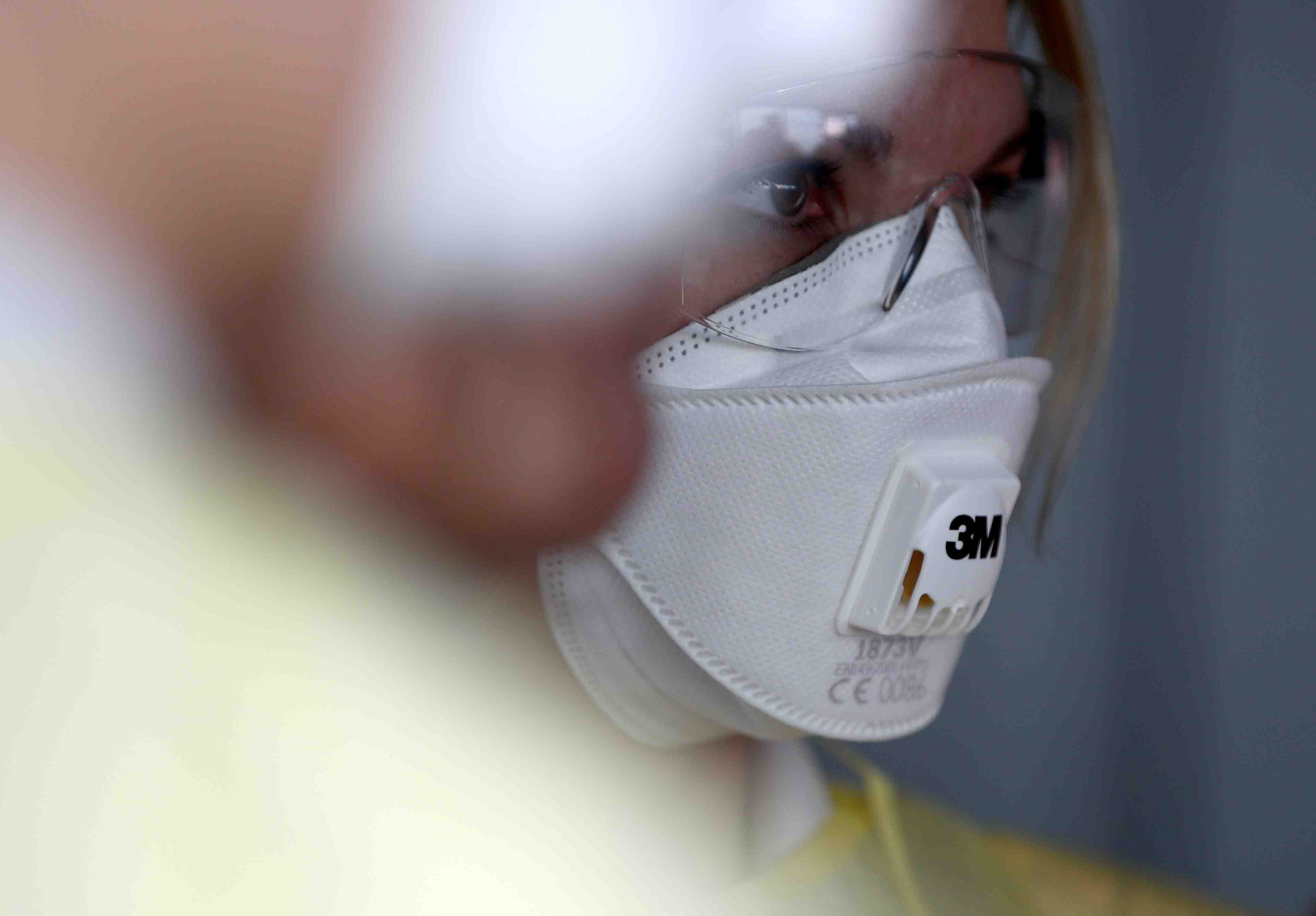 Trump invoque ses pouvoirs speciaux pour accelerer la production de respirateurs