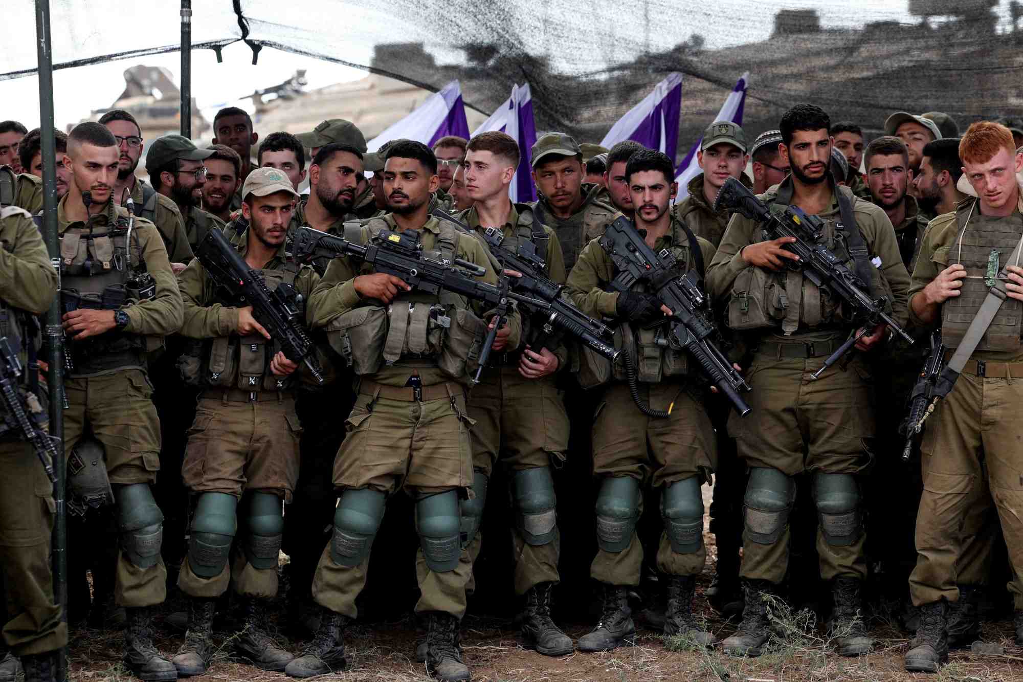 Les troupes israéliennes se massent aux frontières du territoire de Gaza.