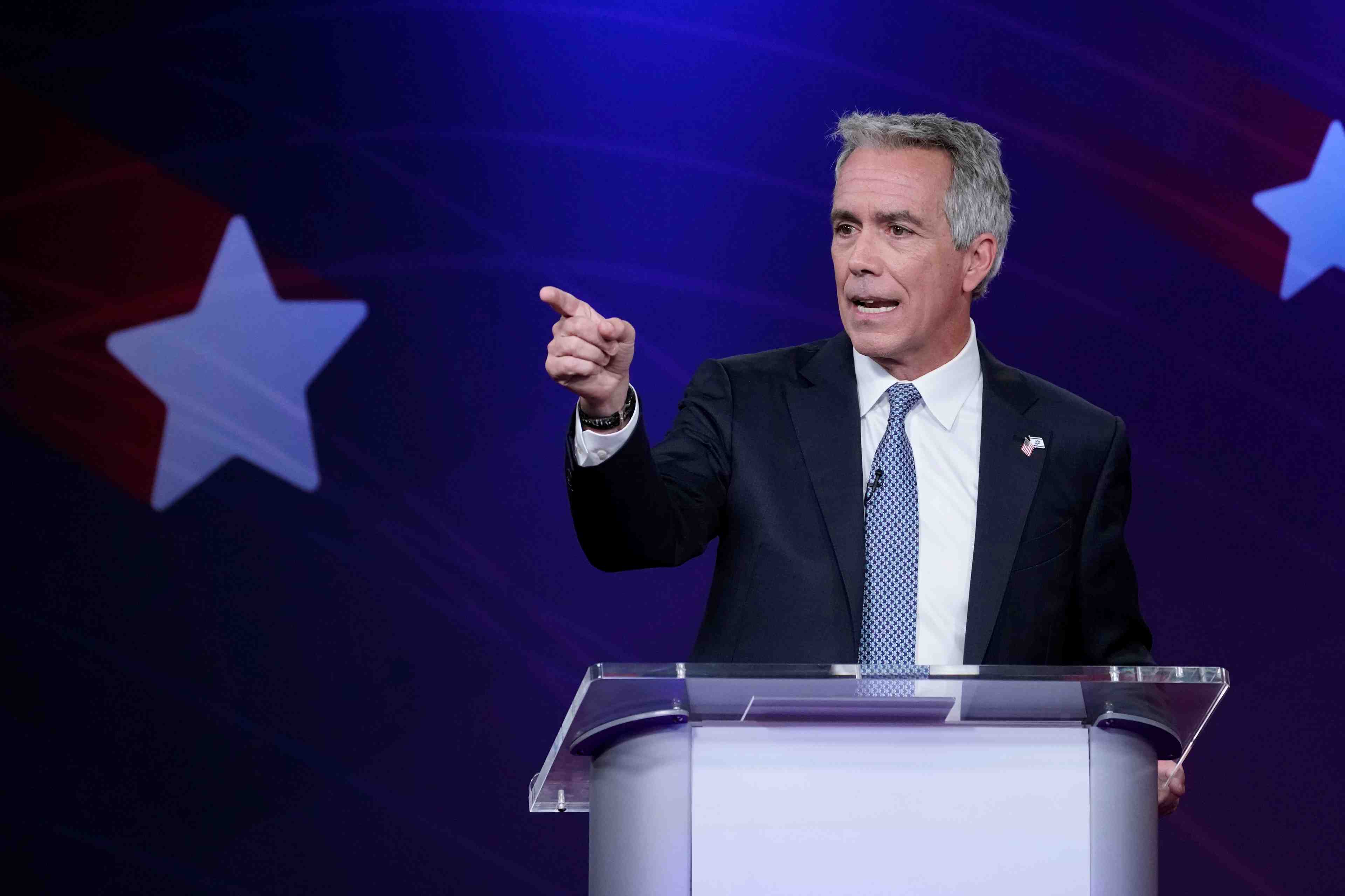 Adversaire de trump dans le camp republicain, walsh arrete les frais