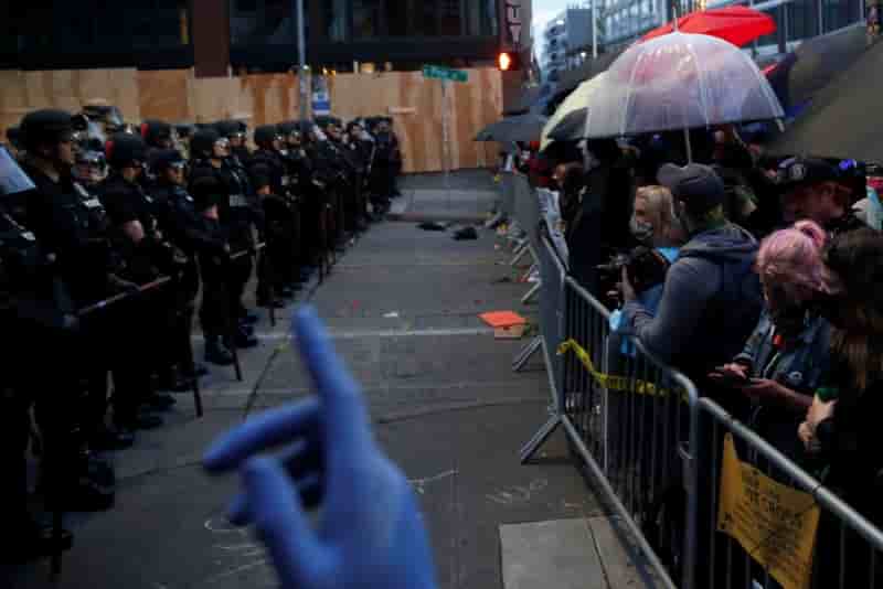 Usa/floyd: la justice durcit les charges contre les policiers impliques