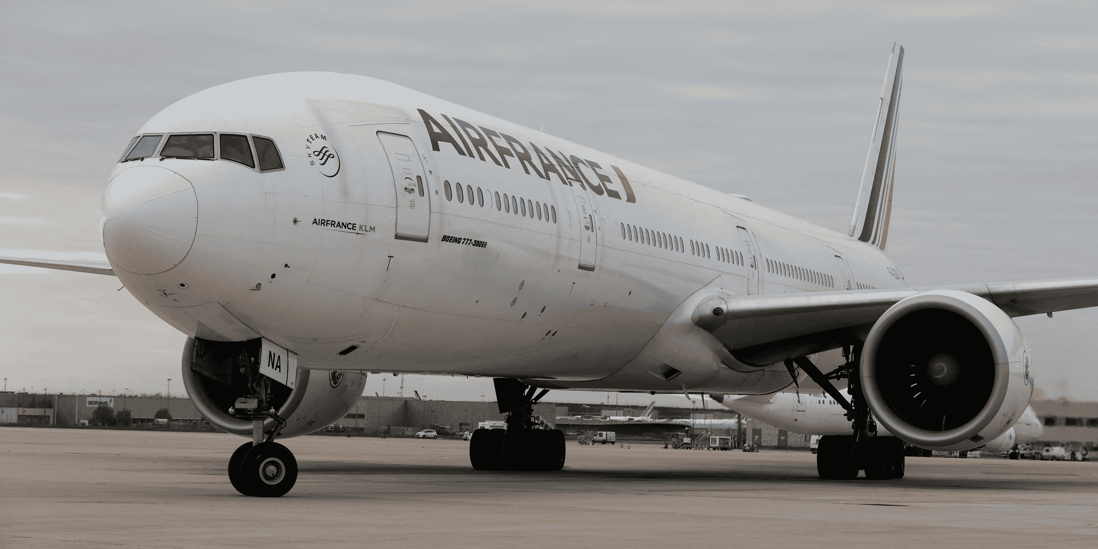 Un avion air france a l'aeroport roissy-charles de gaulle