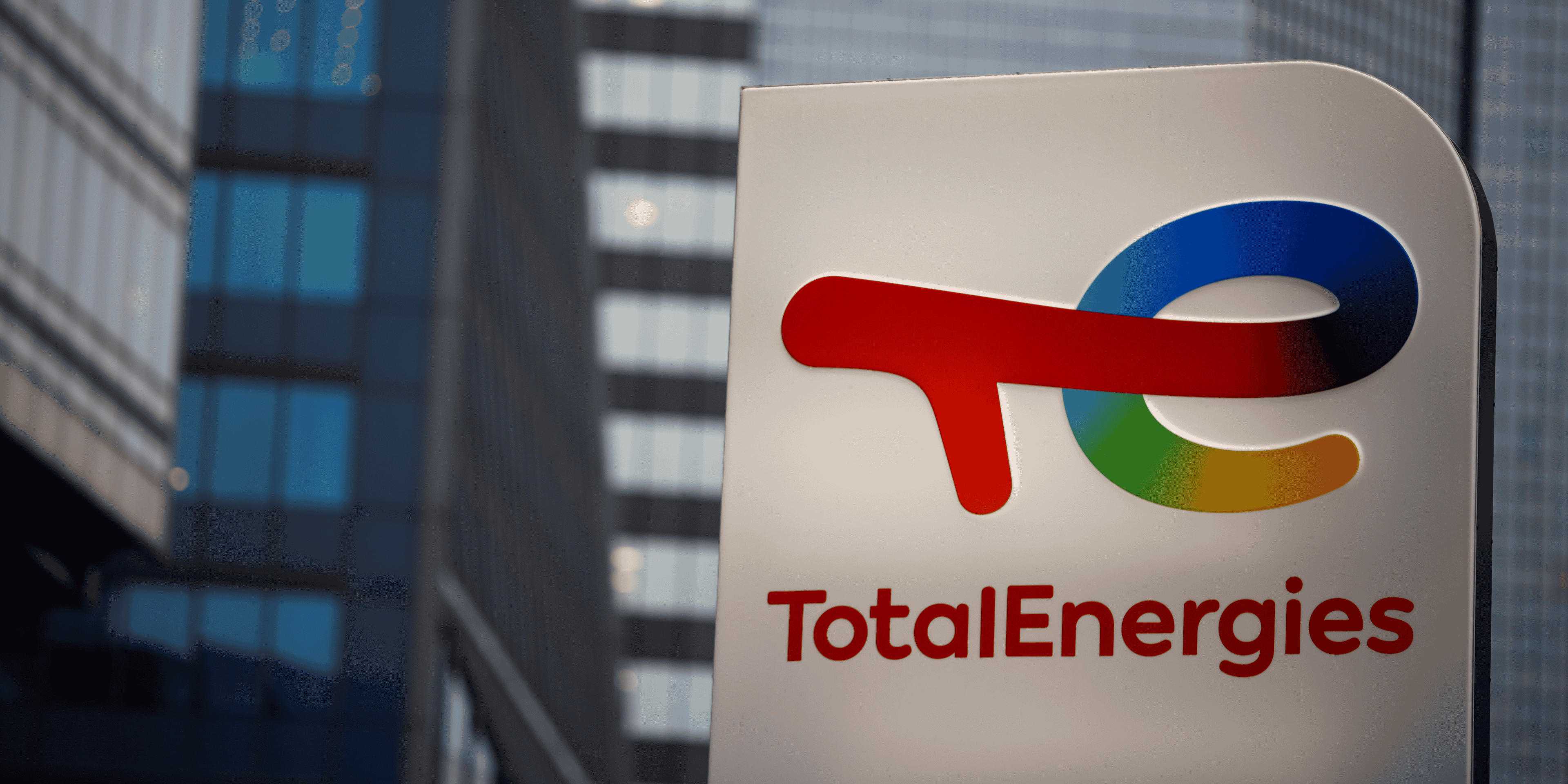 Le logo de totalenergies a courbevoie, en france