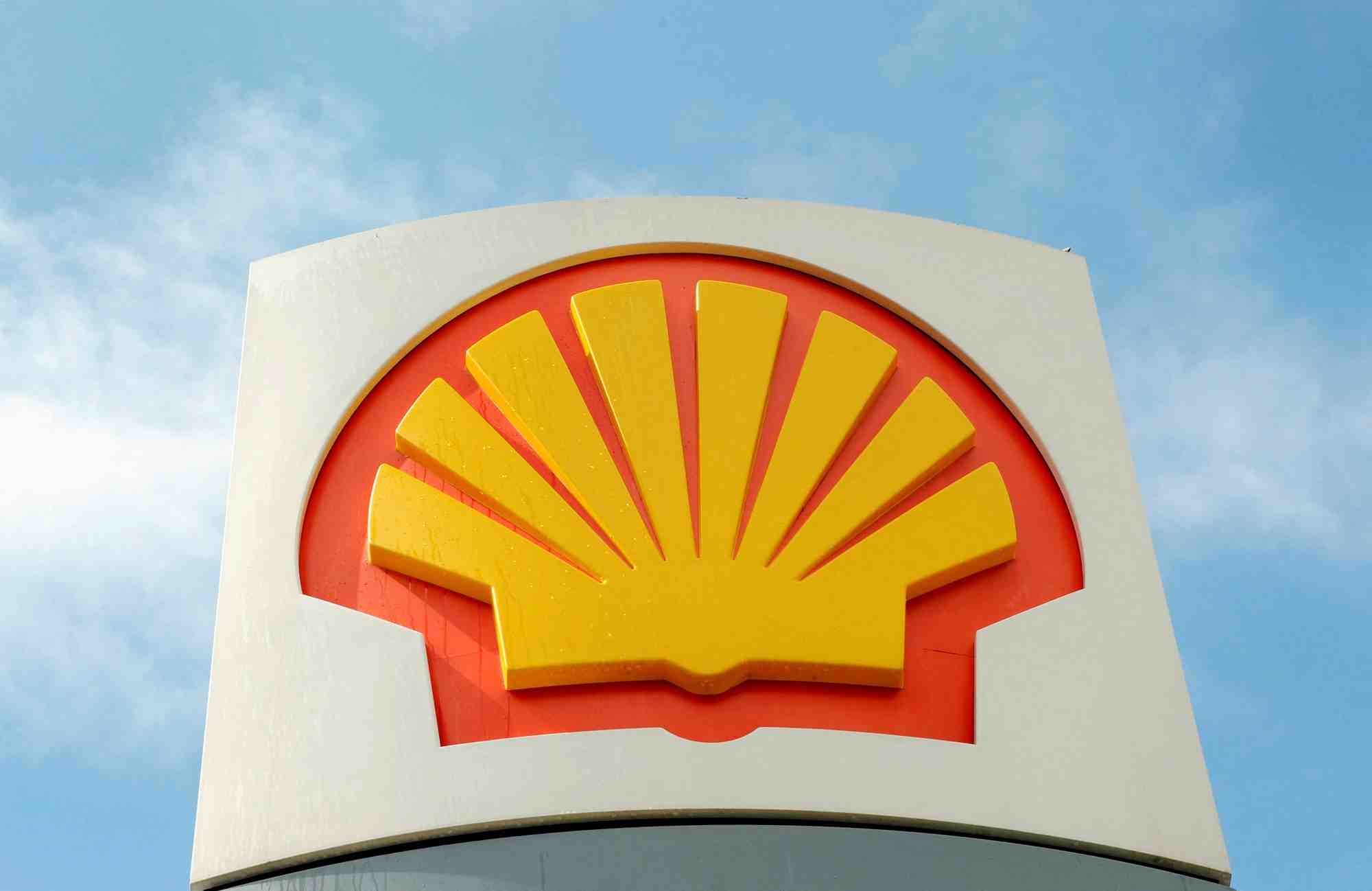 Photo d'archives: le logo de shell a londres