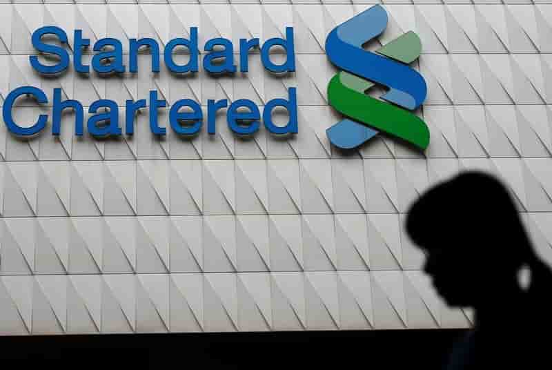 Stanchart supprime environ un dixieme de ses emplois institutionnels