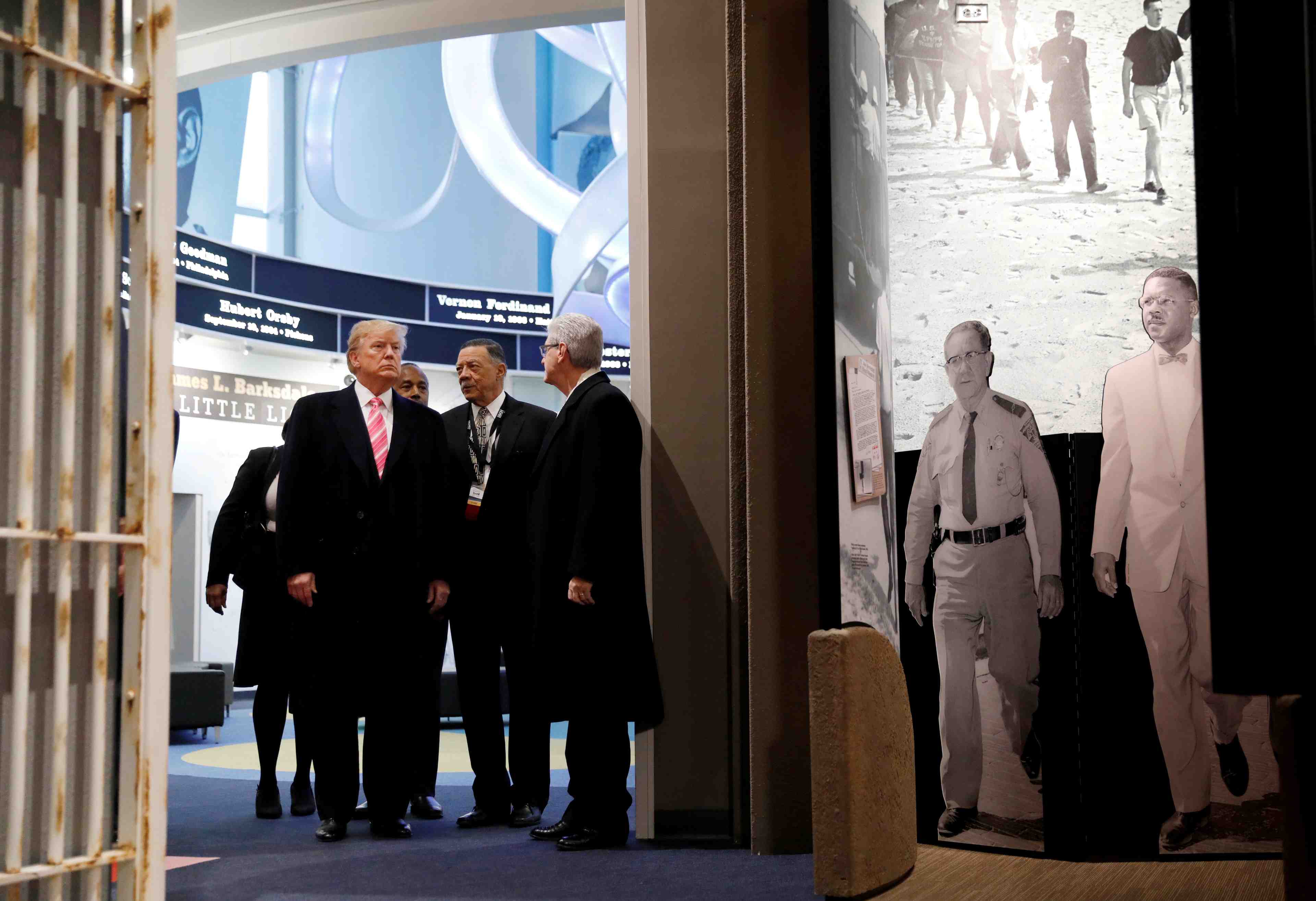 Trump inaugure un musee des droits civiques en l'absence de leaders noirs