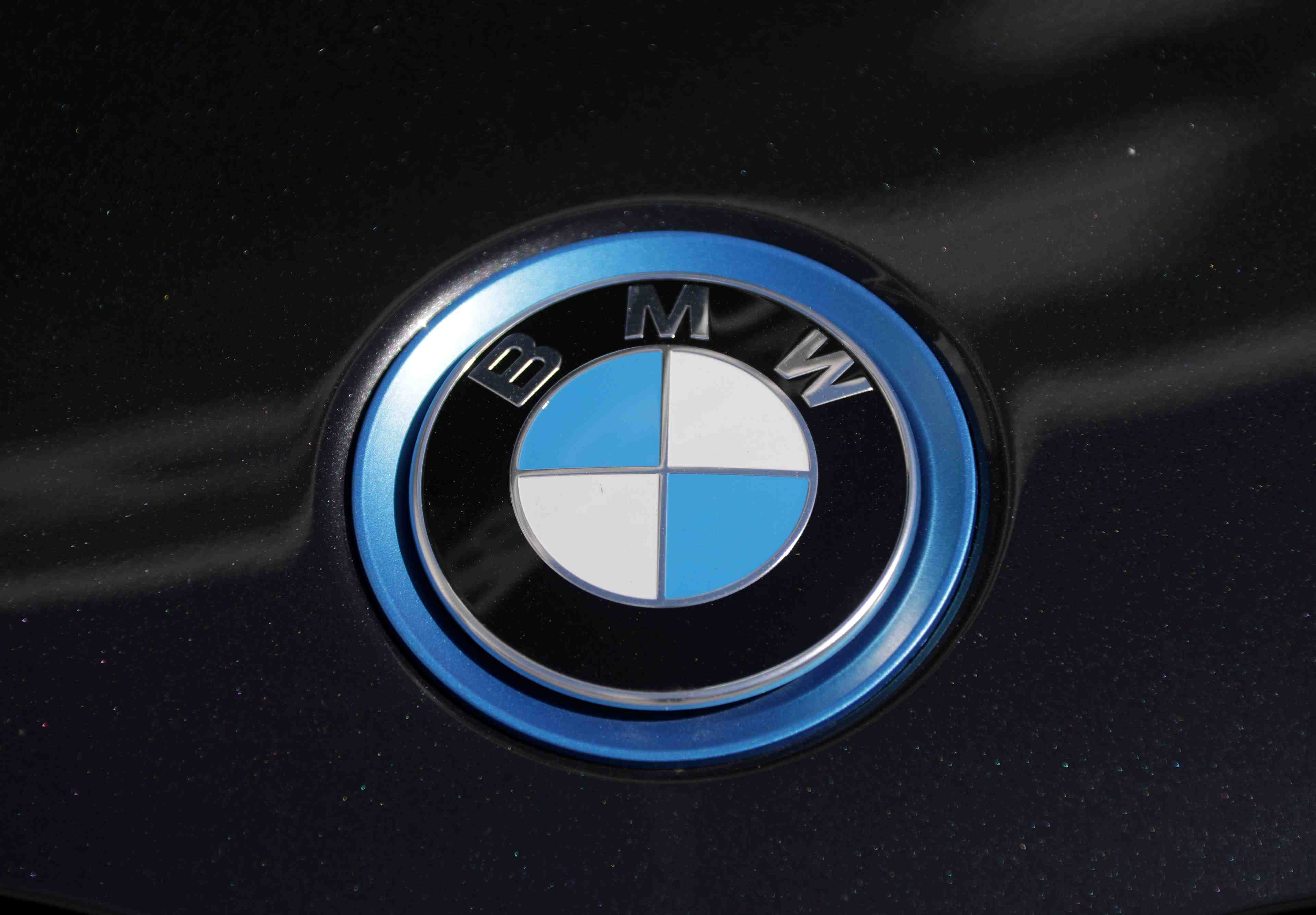Bmw: chute du benefice du premier trimestre en raison d'une provision