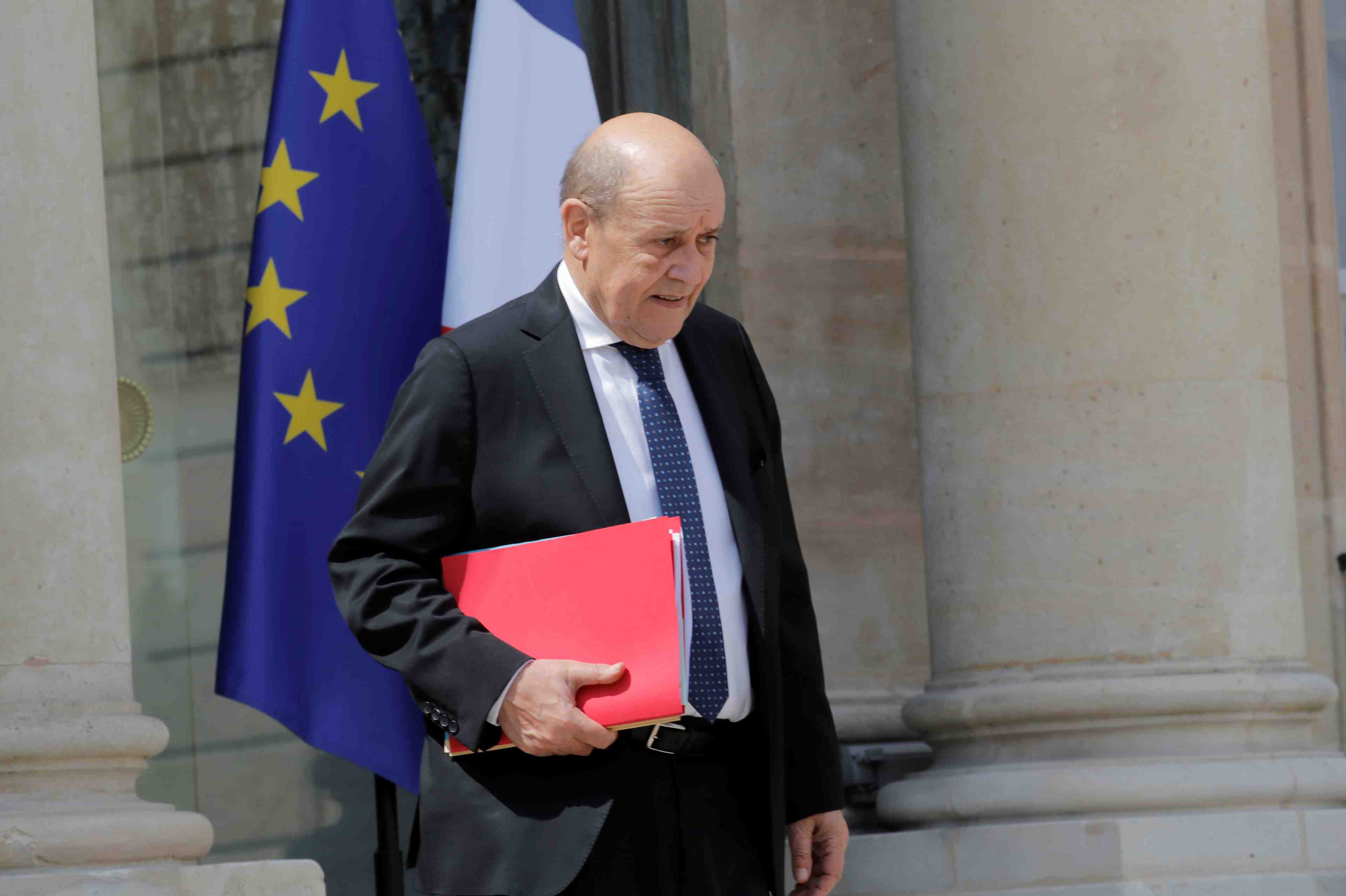 Brexit: une violation de l'accord de retrait serait "inacceptable", selon le drian