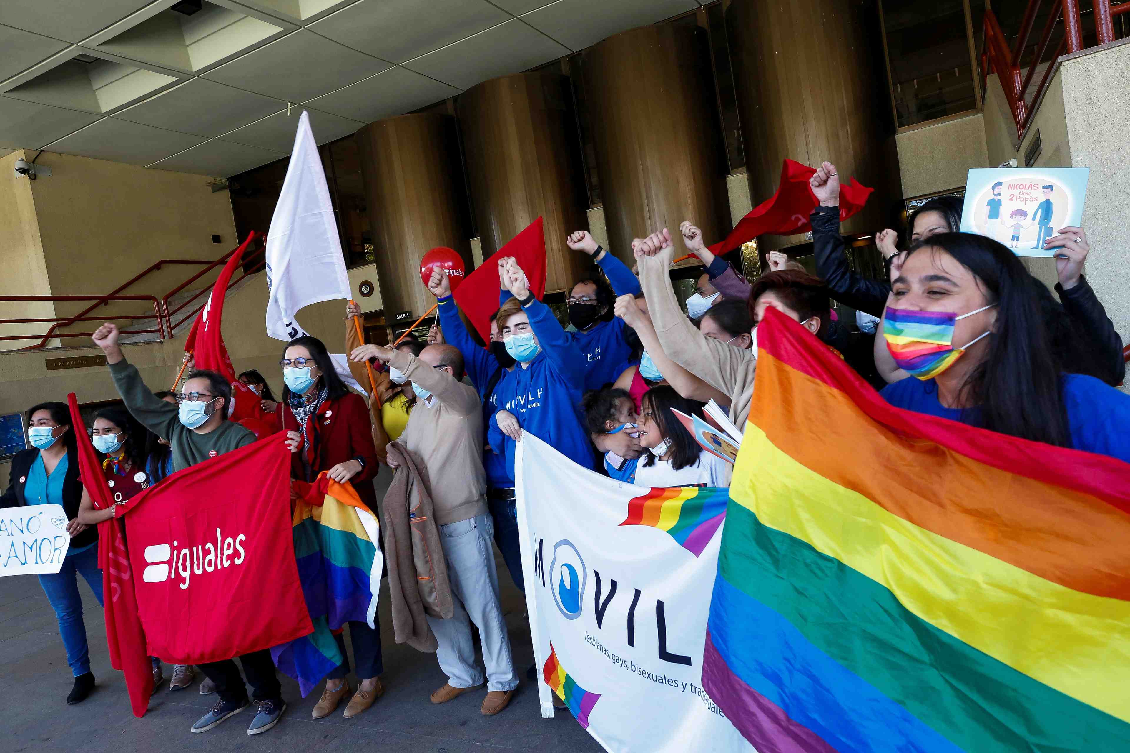 Chili: le congres approuve un texte legalisant le mariage pour tous