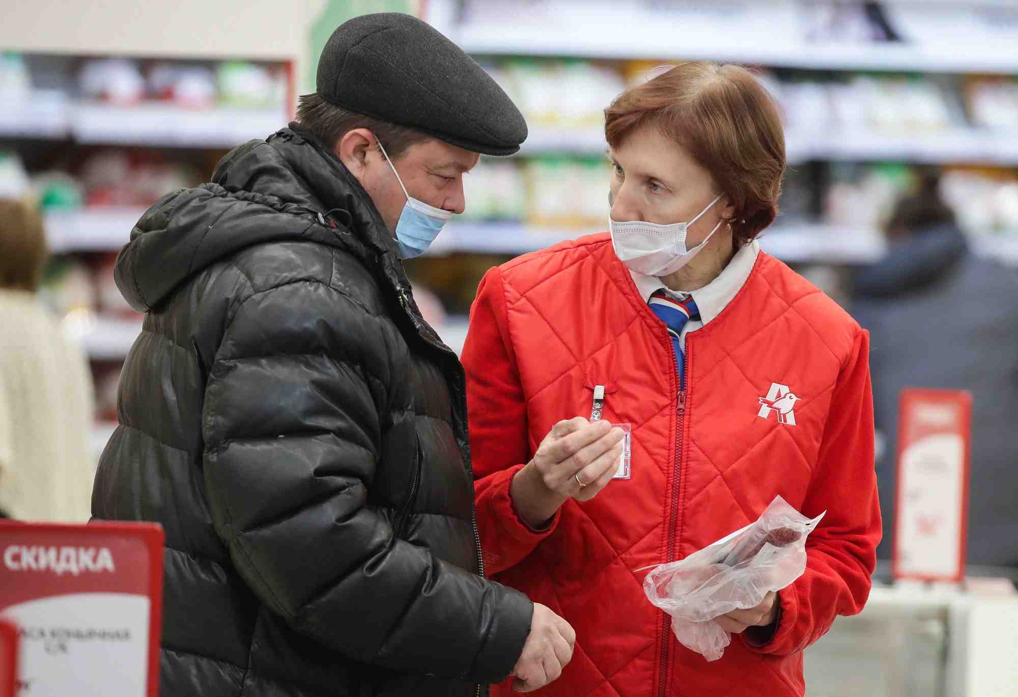 D'après son site internet, Auchan Russie possède 230 magasins dans le pays et y emploie environ 30.000 personnes.