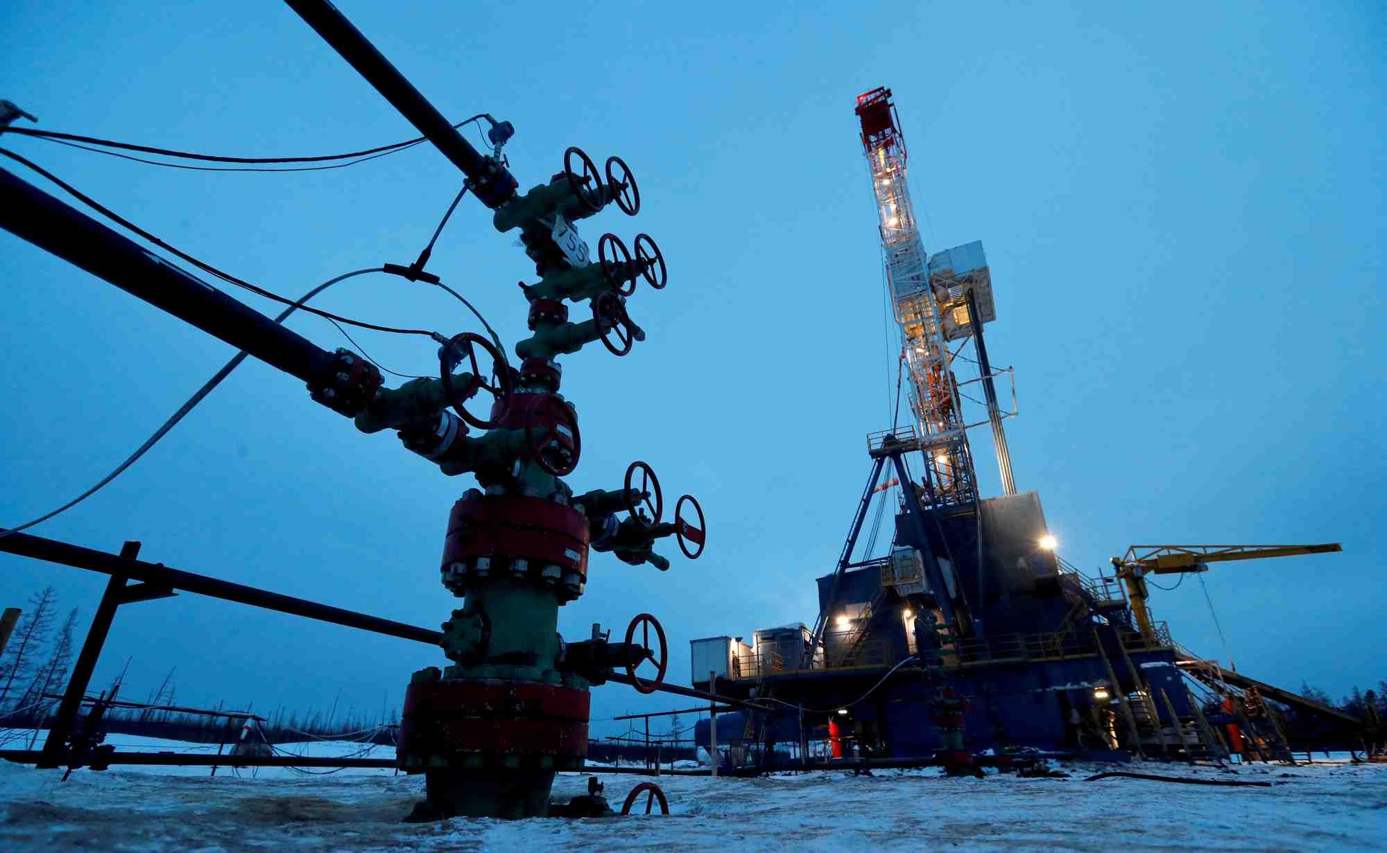 Petrole: la russie va exporter davantage vers l'asie en cas de plafond des prix