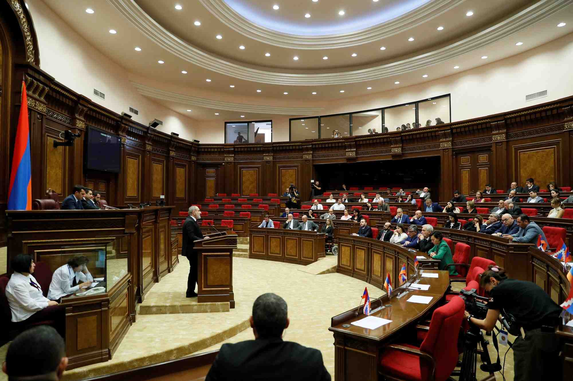 Nikol pashinyan s'adresse au parlement apres une escalade des hostilites dans la region du haut-karabakh