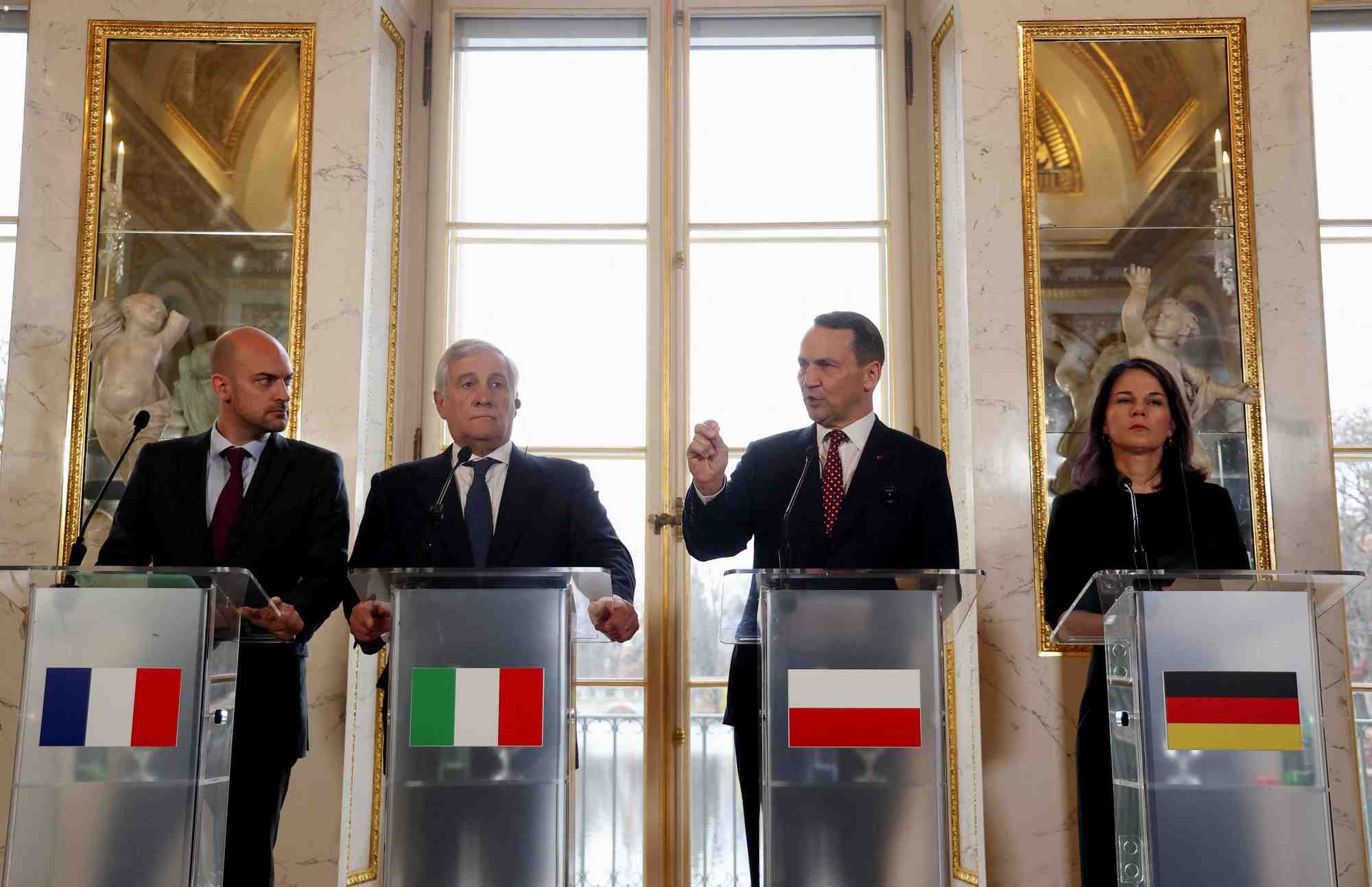 Les ministres europeens des affaires etrangeres rencontrent le ministre polonais des affaires etrangeres a varsovie