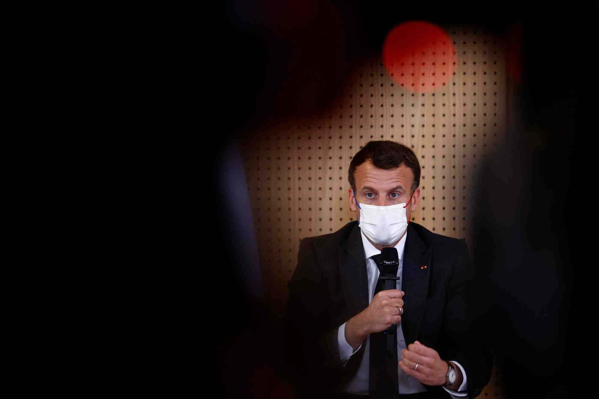 Macron veut un debat national sur la consommation de drogue