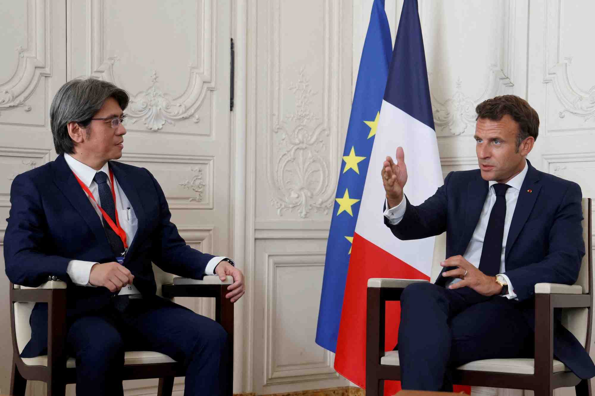 Emmanuel macron s'entretient avec le pdg de prologium, vincent yang
