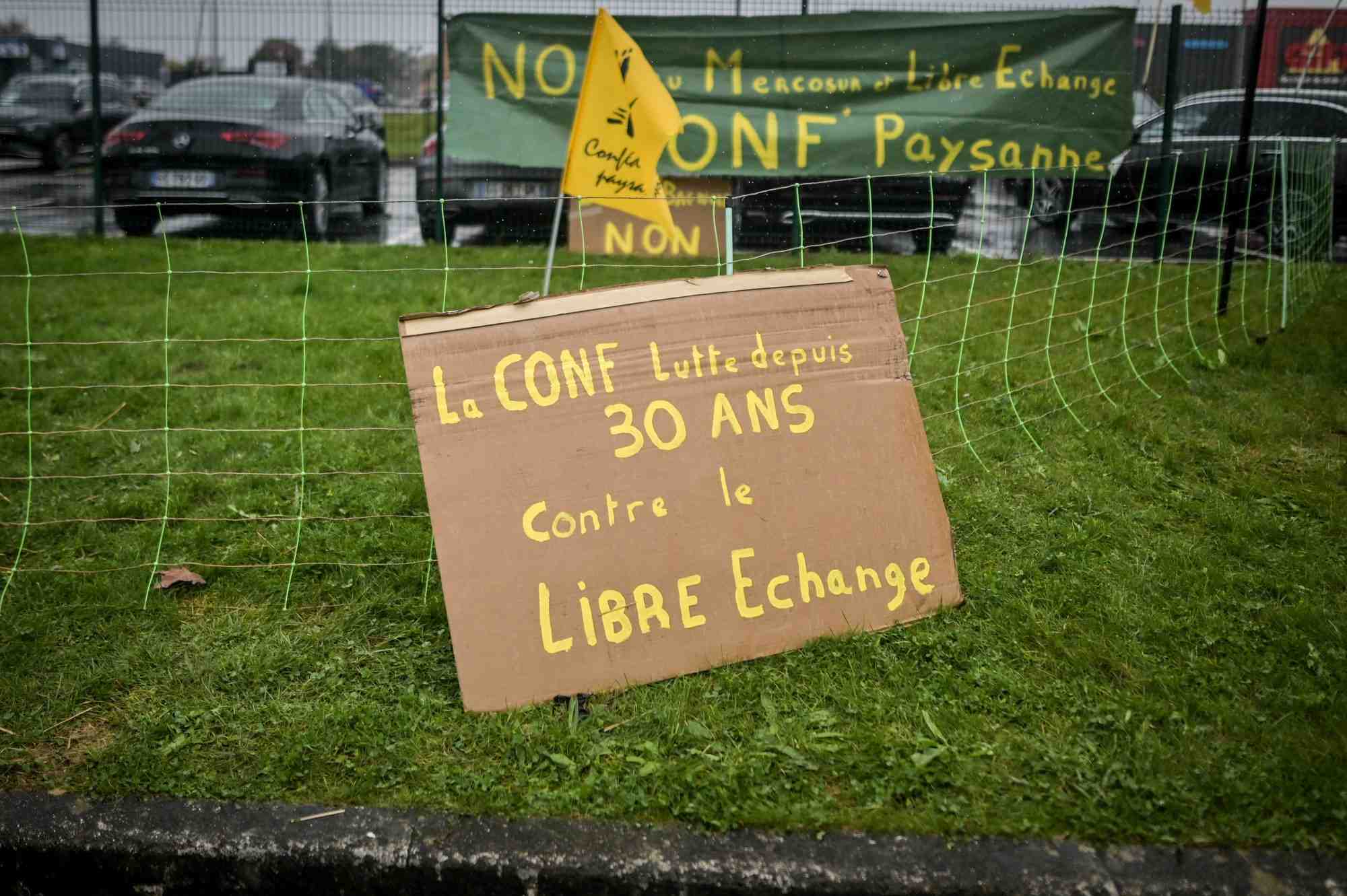 Sur des causes aujourd'hui portées l'ensemble des syndicats, comme l'installation de jeunes d'agriculteurs, la lutte contre le traité de libre échange avec le Mercosur,  la défense des éleveurs ou le combat pour une meilleure rémunération des agriculteurs, la Confédération paysanne estime avoir une longueur d'avance, et être davantage « tenace » et mobilisé que ses concurrents aux élections.
