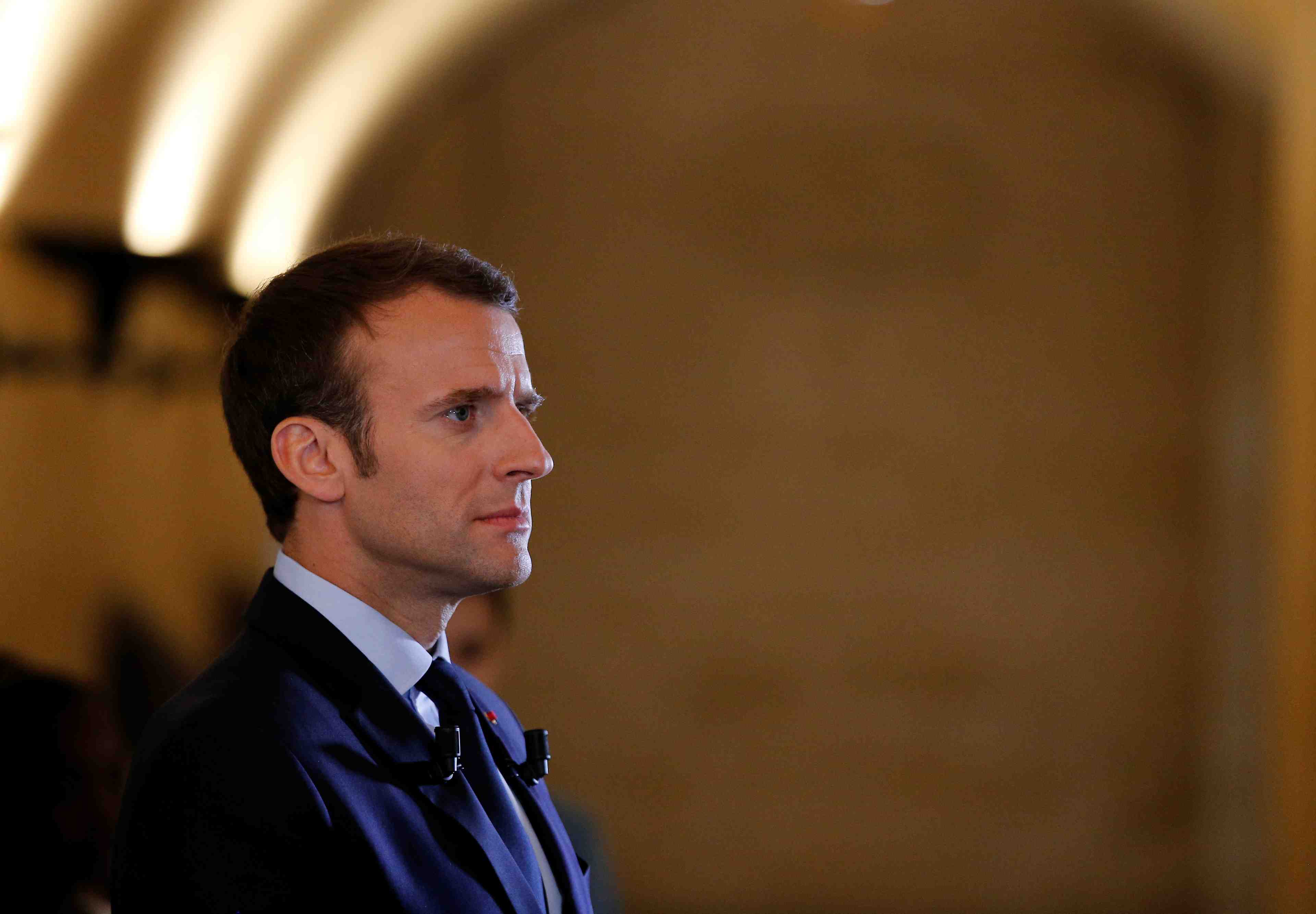 Premiere grace, partielle, accordee par emmanuel macron
