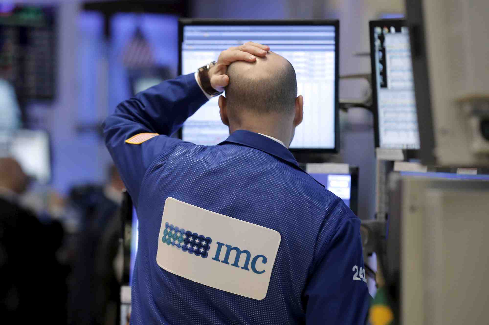 Un trader travaille a la bourse de wall street