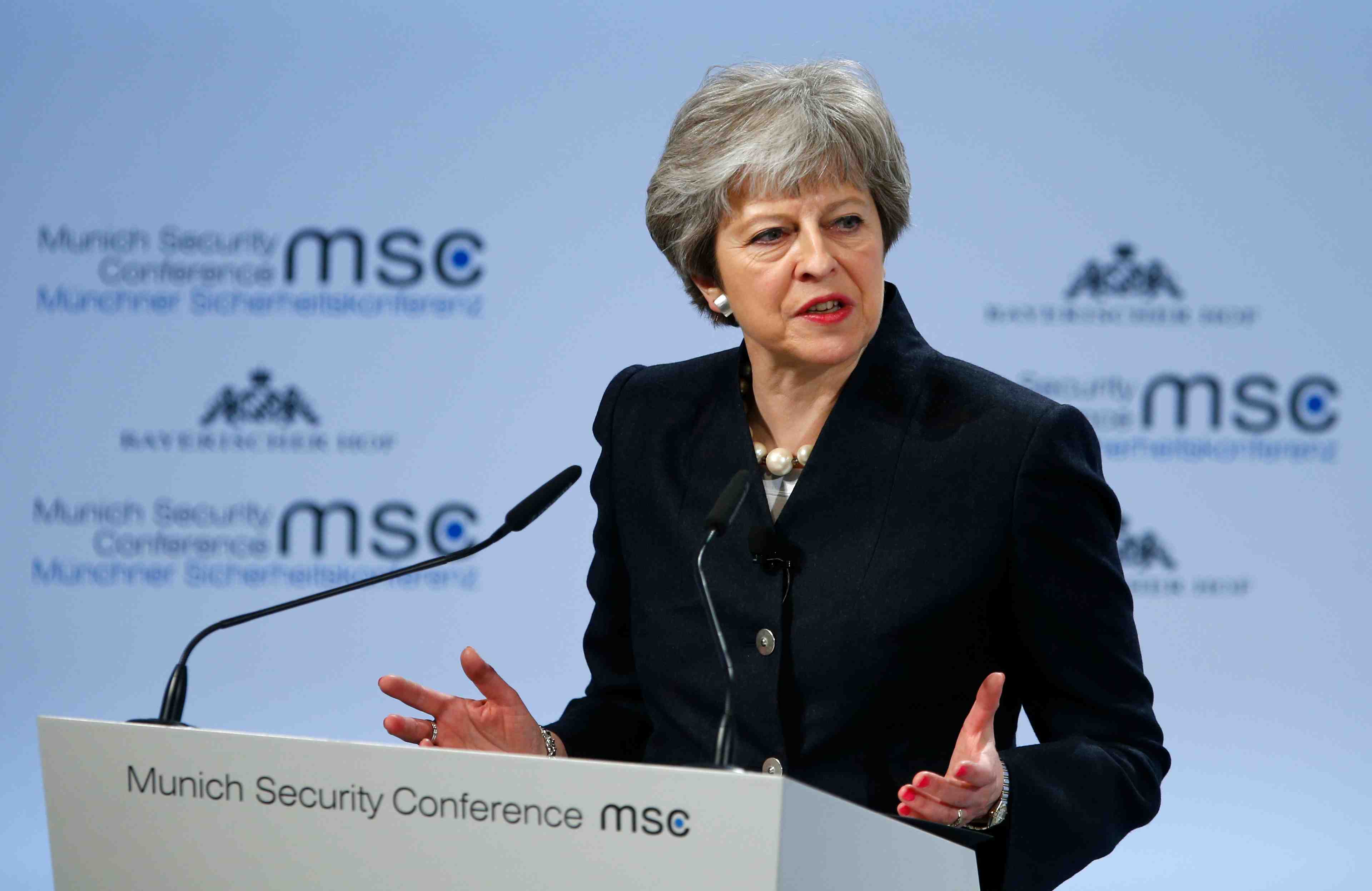 La securite ne doit pas souffrir des negociations, dit may