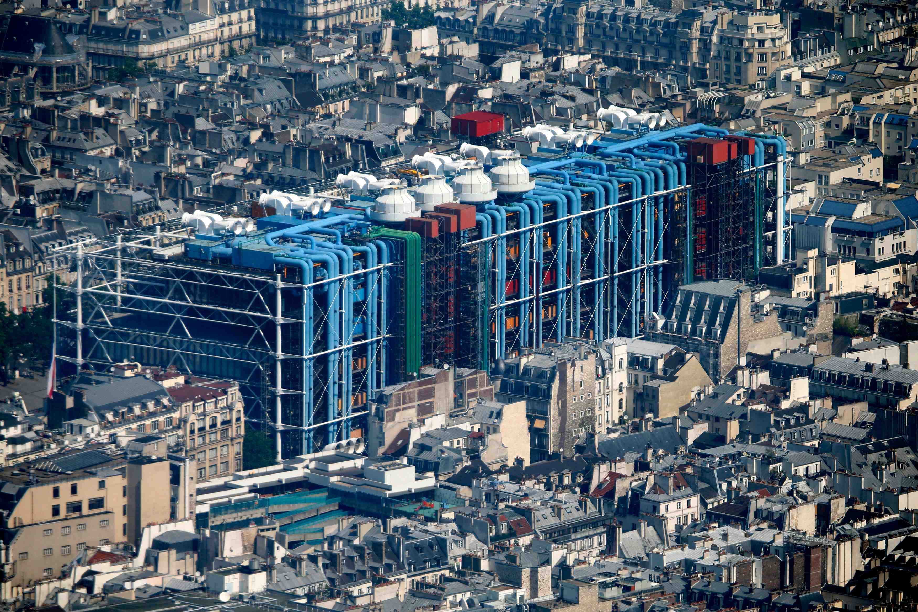 Visites regulees et christo au menu de la reouverture de beaubourg