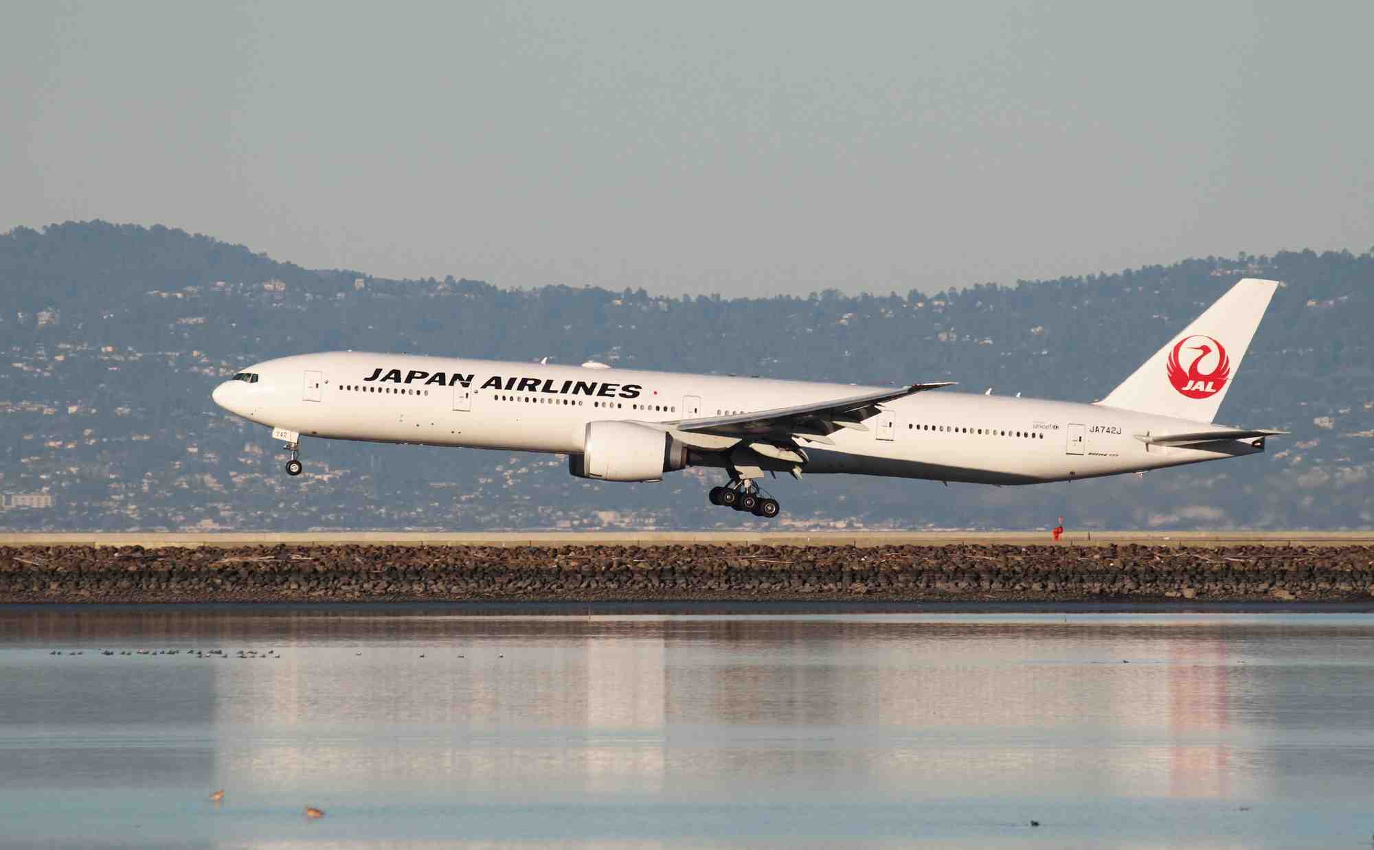 Japan airlines retire de sa flotte les 777 equipes de moteurs pratt & whitney