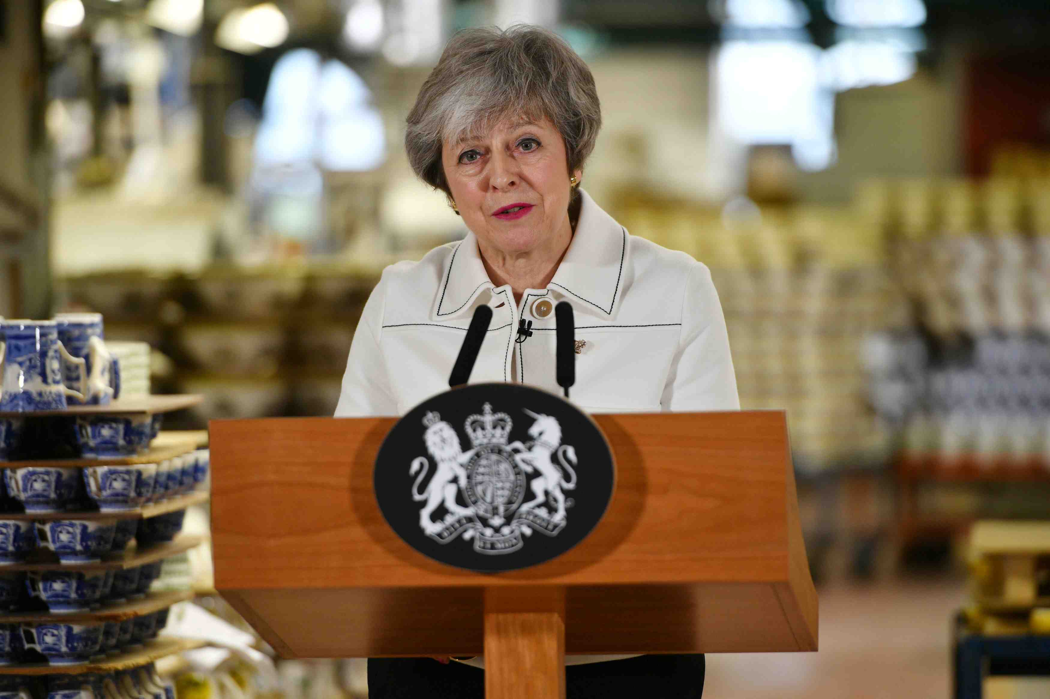 May dramatise l'enjeu du vote de mardi sur l'accord de brexit
