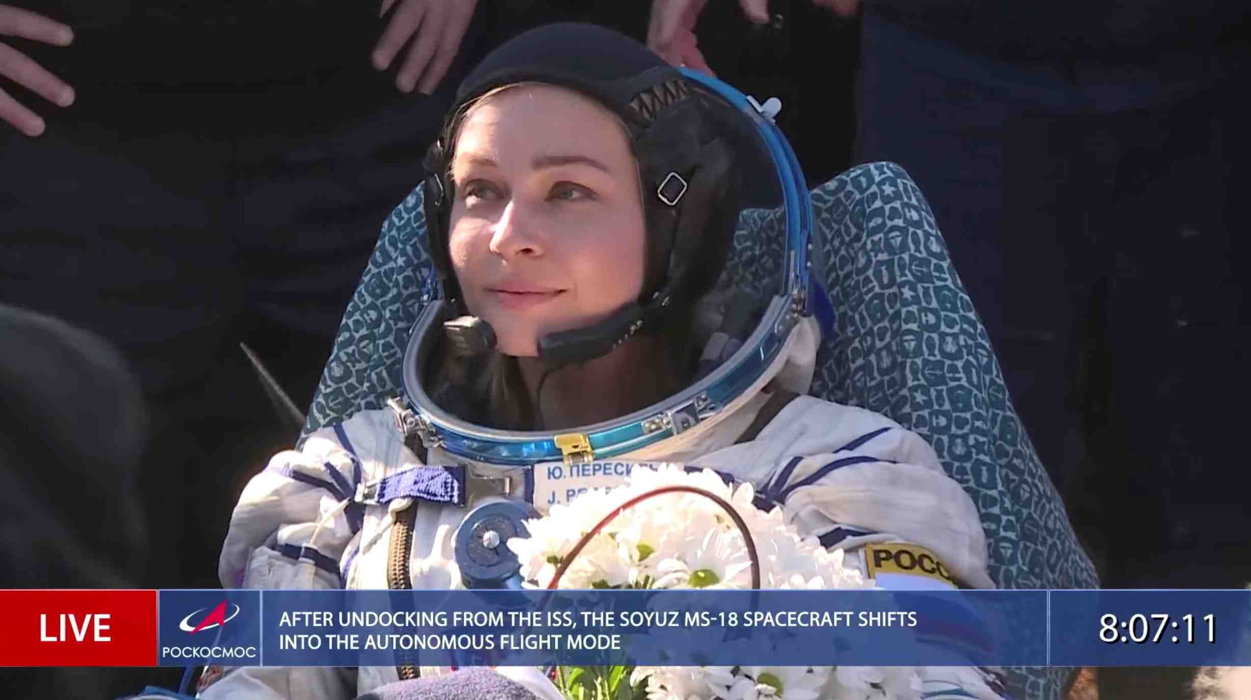 Russie: l'equipe de film envoyee dans l'espace de retour sur terre