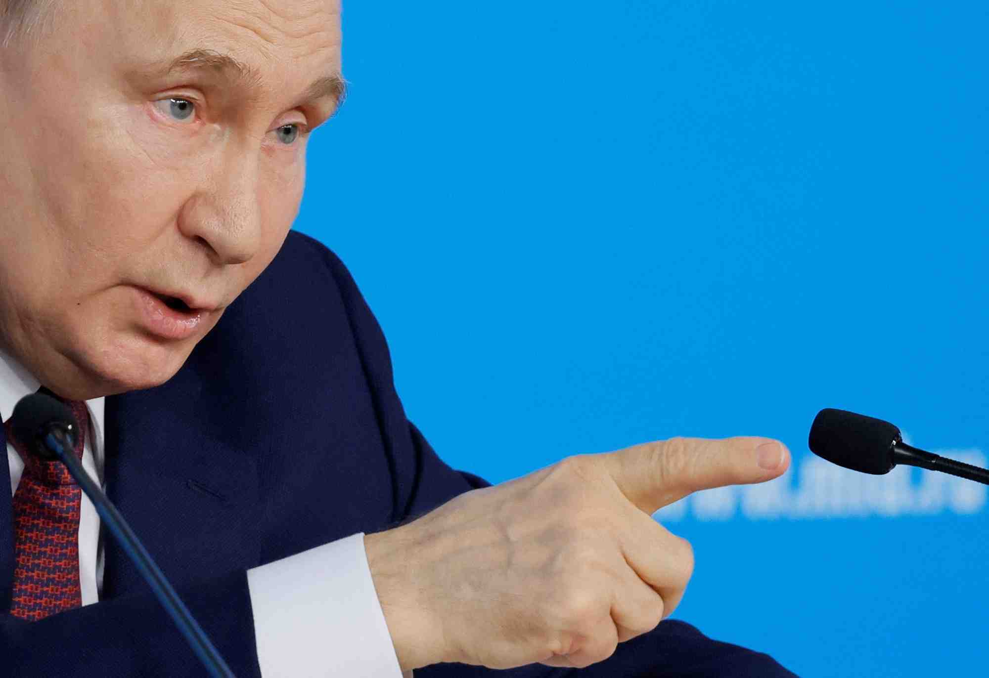 Le president russe vladimir poutine prononce un discours lors d'une reunion avec les dirigeants du ministere russe des affaires etrangeres a moscou