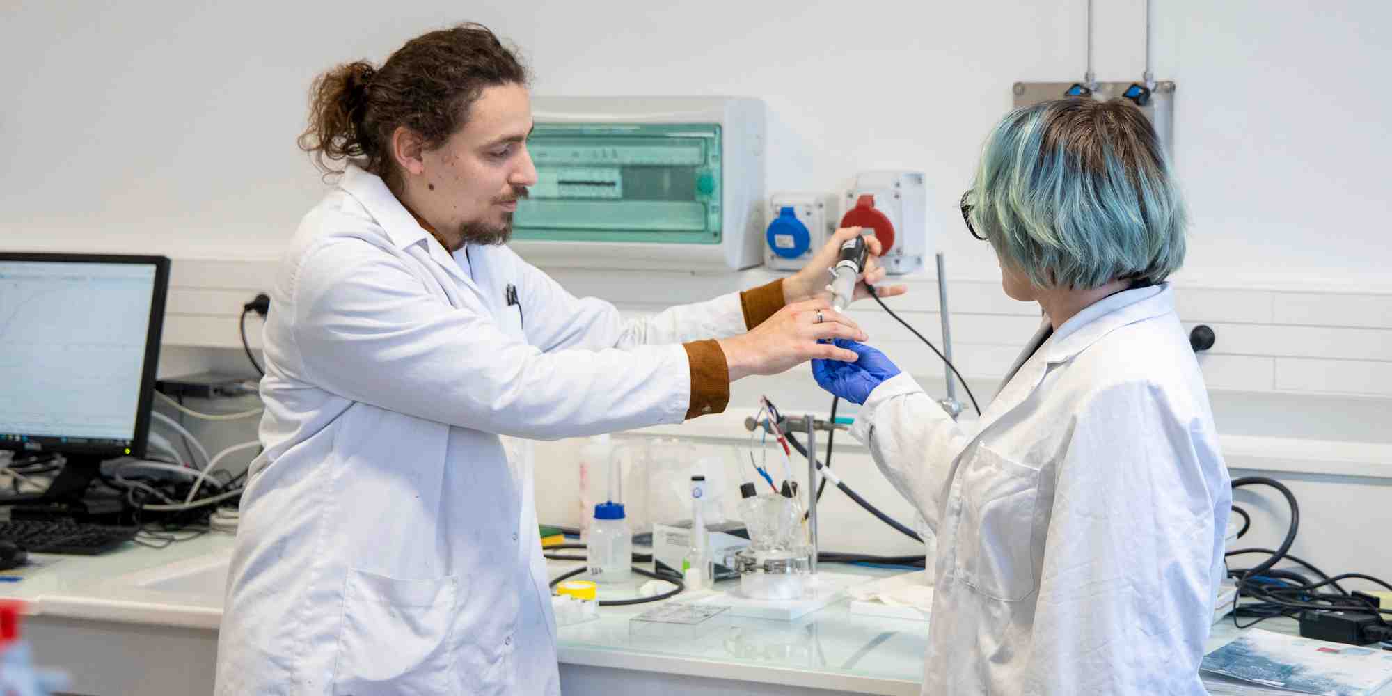 Dans ce nouveau laboratoire commun, Michelin veut parvenir à produire, aux côtés de ses partenaires, de l'hydrogène ultra-pur rapidement, en utilisant des métaux abondants dans la croûte terrestre, comme le nickel ou le fer.
