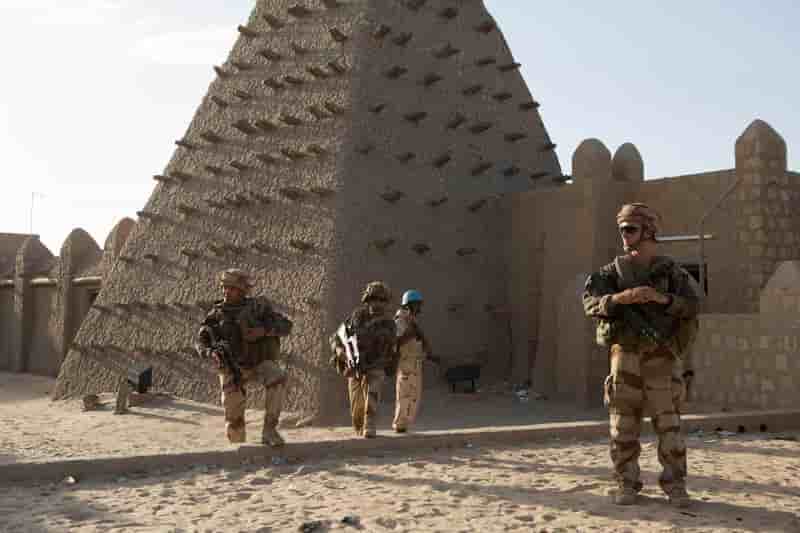 Au Mali, l'armée française traque les islamistes puits par puits