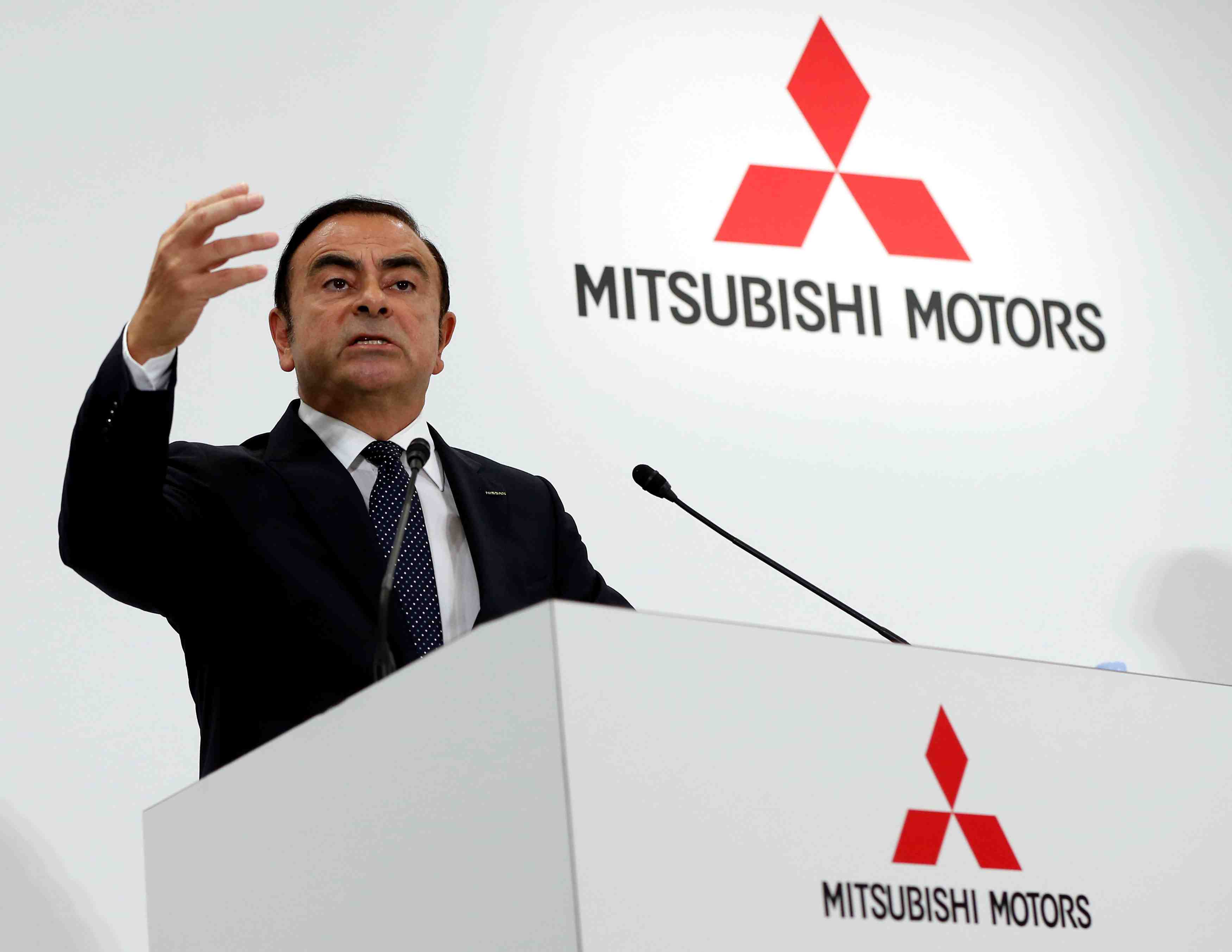 Carlos ghosn prend la presidence de mitsubishi