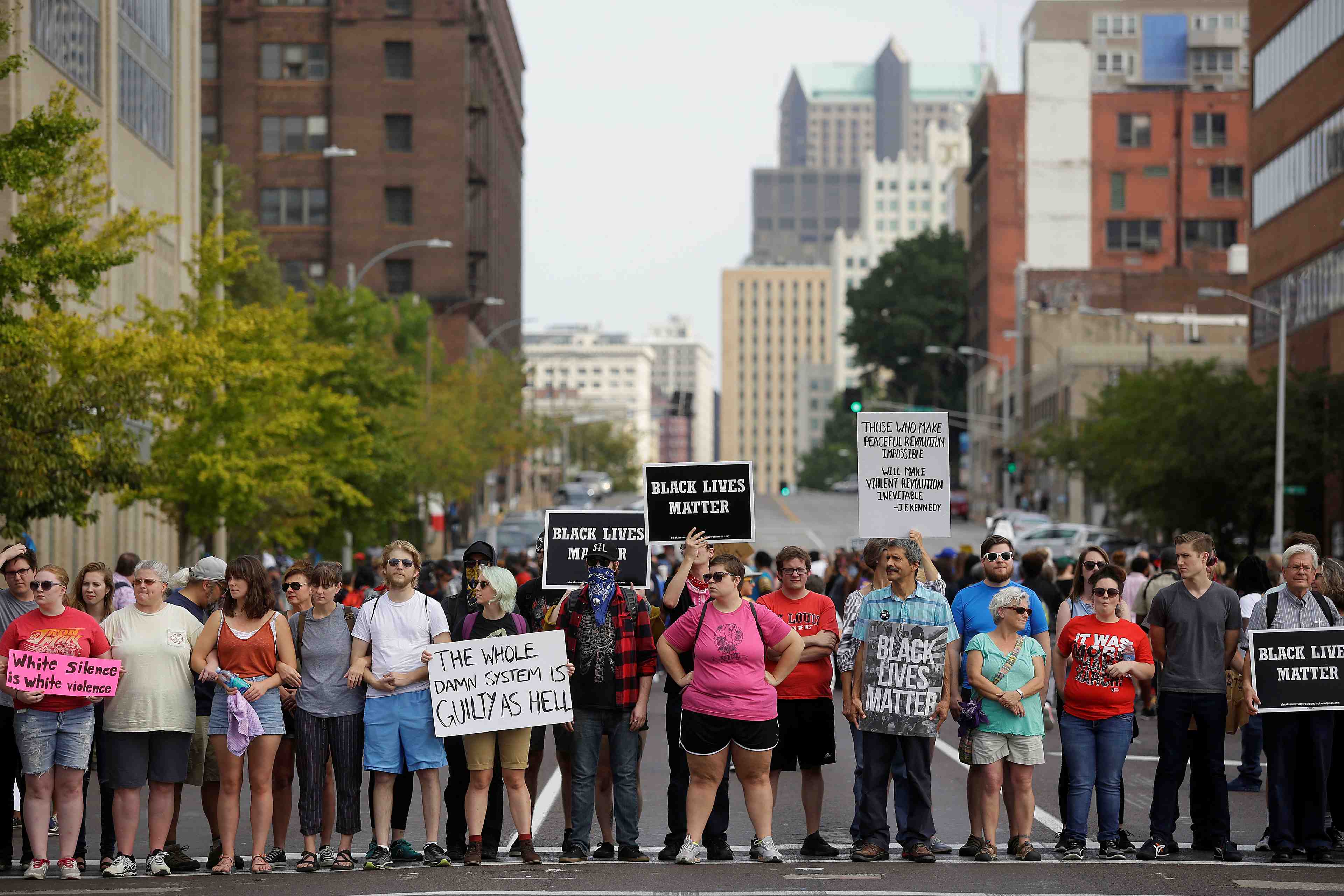 Nouveaux heurts a l'issue d'une manifestation a st louis