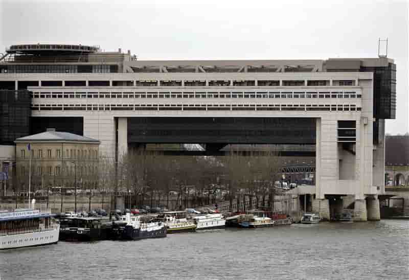 BERCY ET LA DÉFENSE SERONT LES PLUS TOUCHÉS PAR LA BAISSE DES POSTES EN 2013
