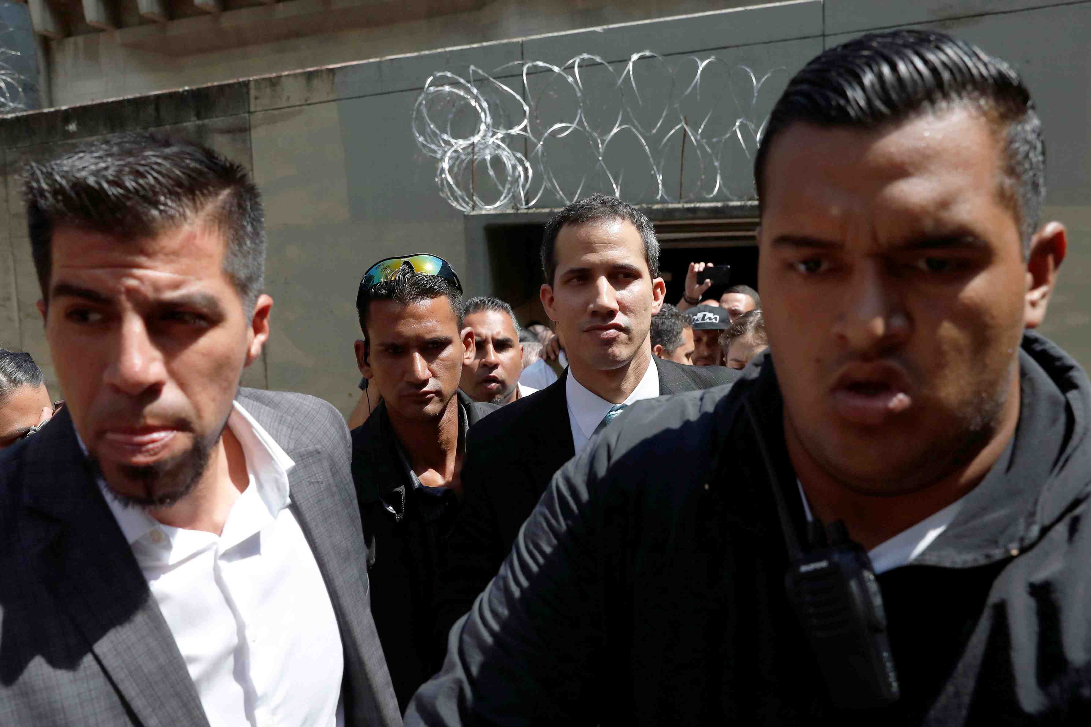 Venezuela: guaido se dit harcele par la police speciale