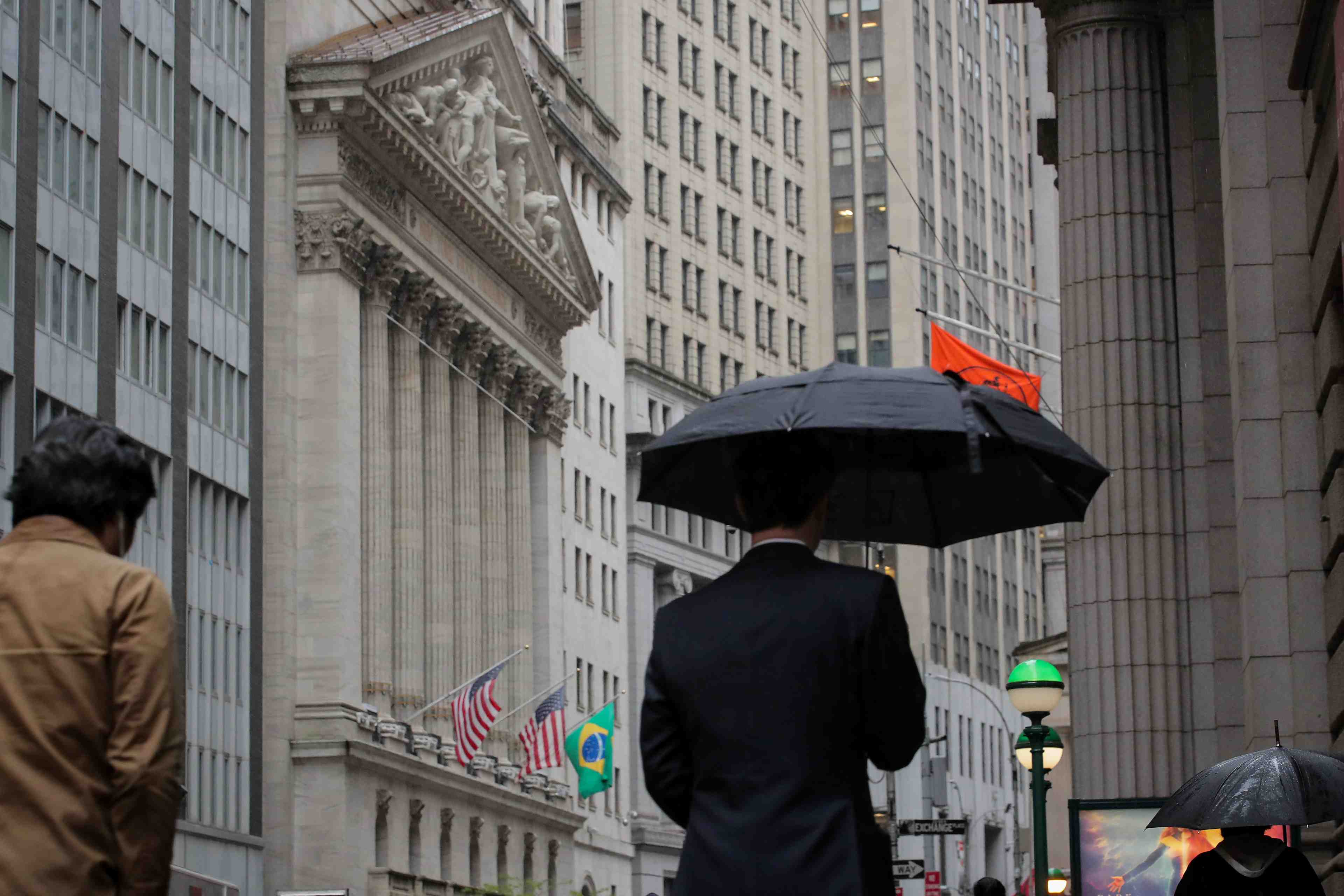 Les marches americains cloturent en baisse