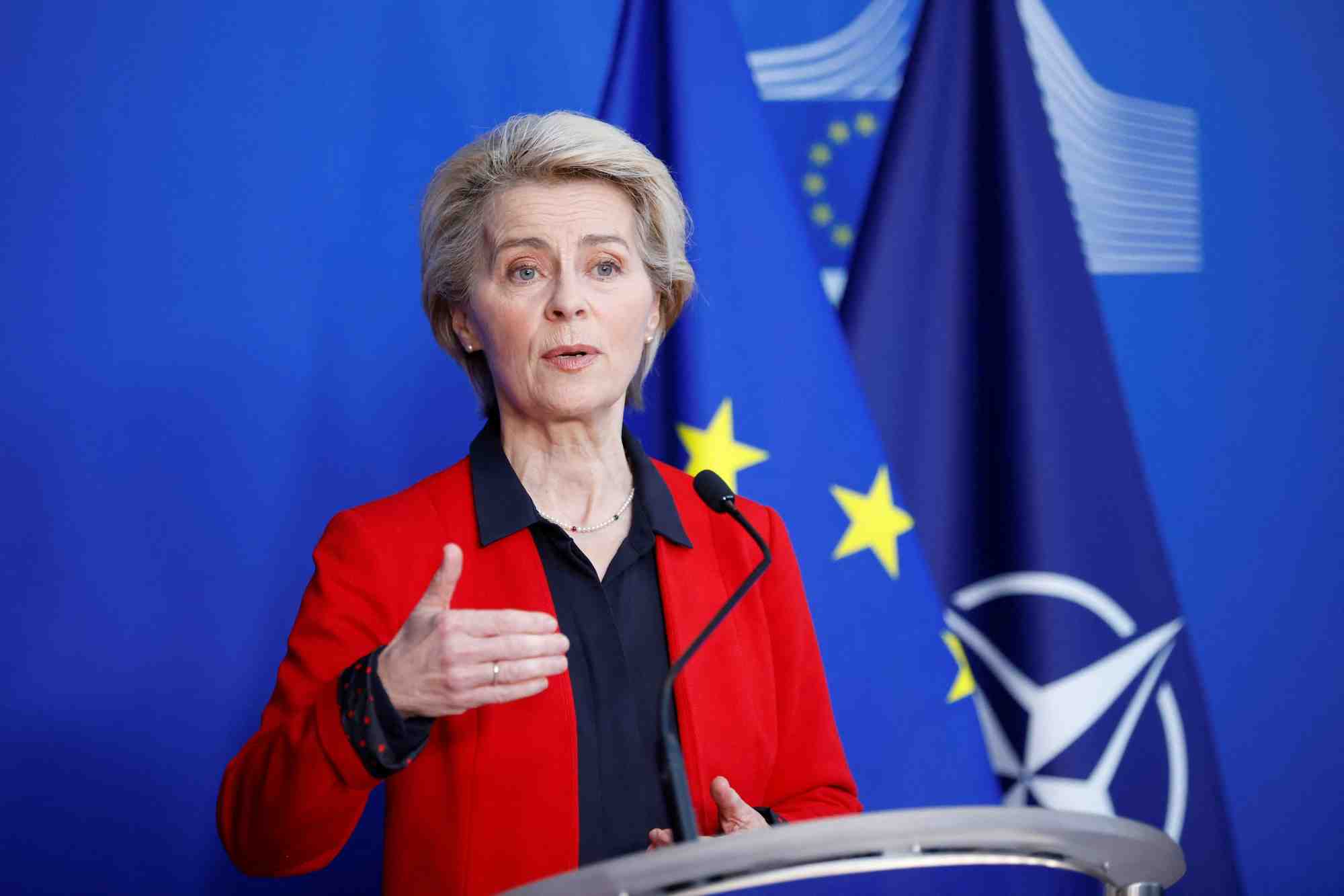 Lors du Forum économique mondial à Davos, Ursula von der Leyen, présidente de la Commission européenne, soulignait que l'UE devait « redoubler d'efforts » pour ne pas se laisser distancer dans la course mondiale à l'intelligence artificielle.