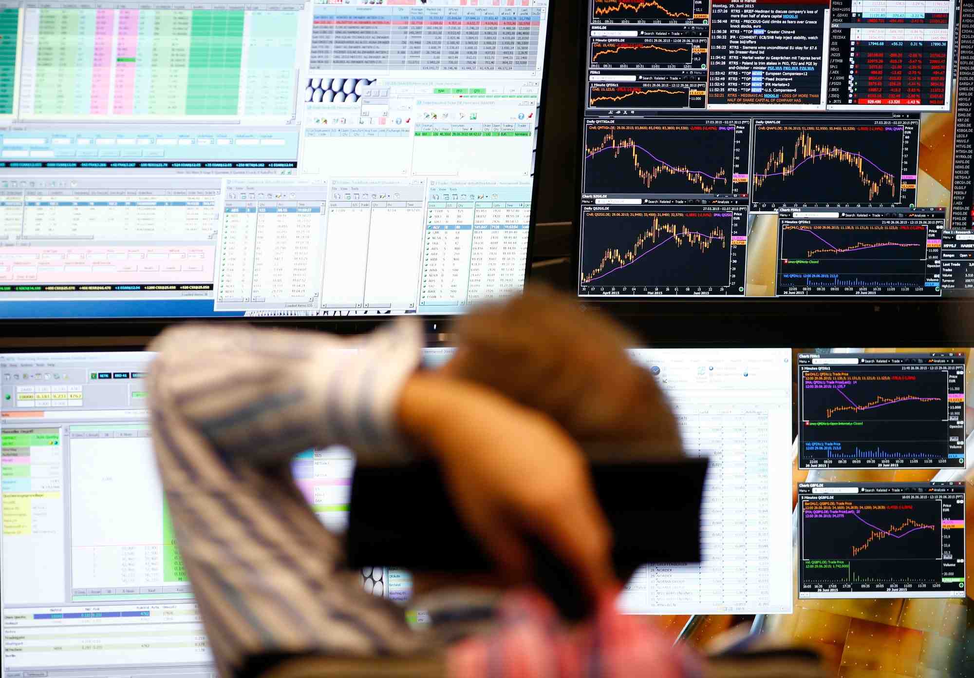 Un trader a la bourse de francfort